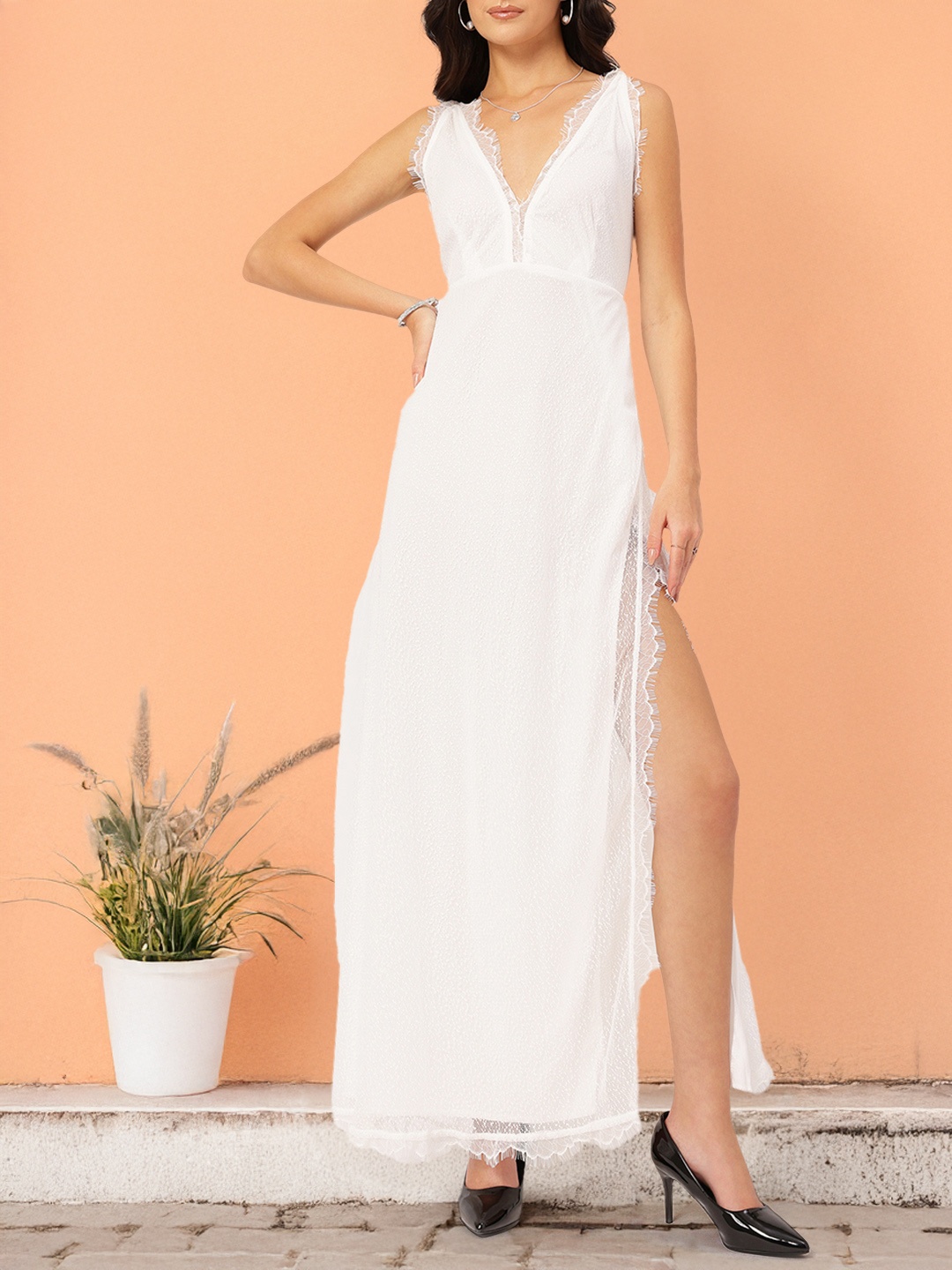 

DressBerry Gracefully Glowing High-Slit Sleeveless Lace Maxi Dress, White