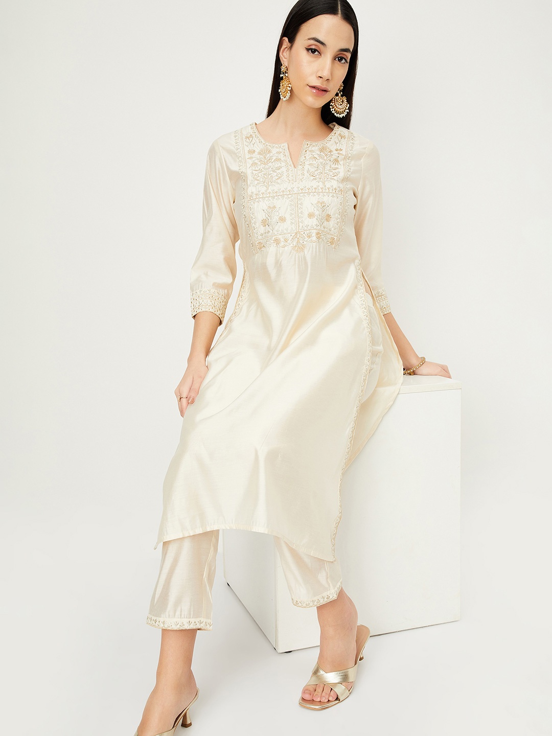 

max Ethnic Motifs Yoke Design Thread Work Kurta with Trousers, Off white