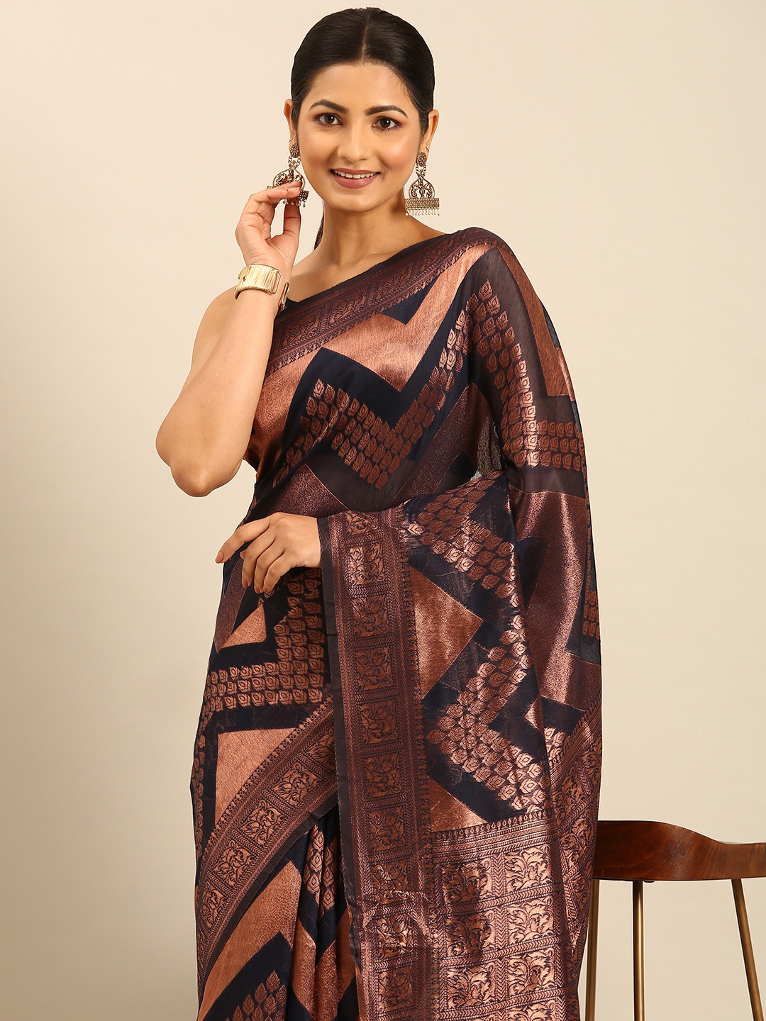 

SANGAM PRINTS Geometric Woven Design Saree, Navy blue