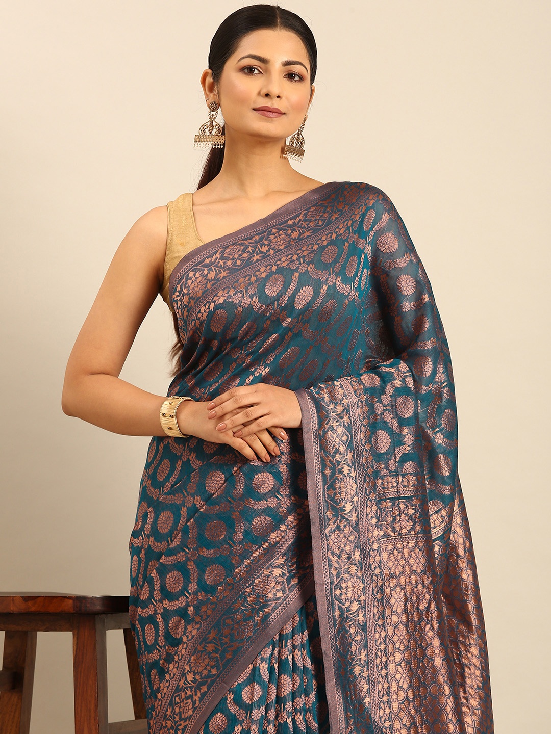 

SANGAM PRINTS Floral Woven Design Saree, Navy blue