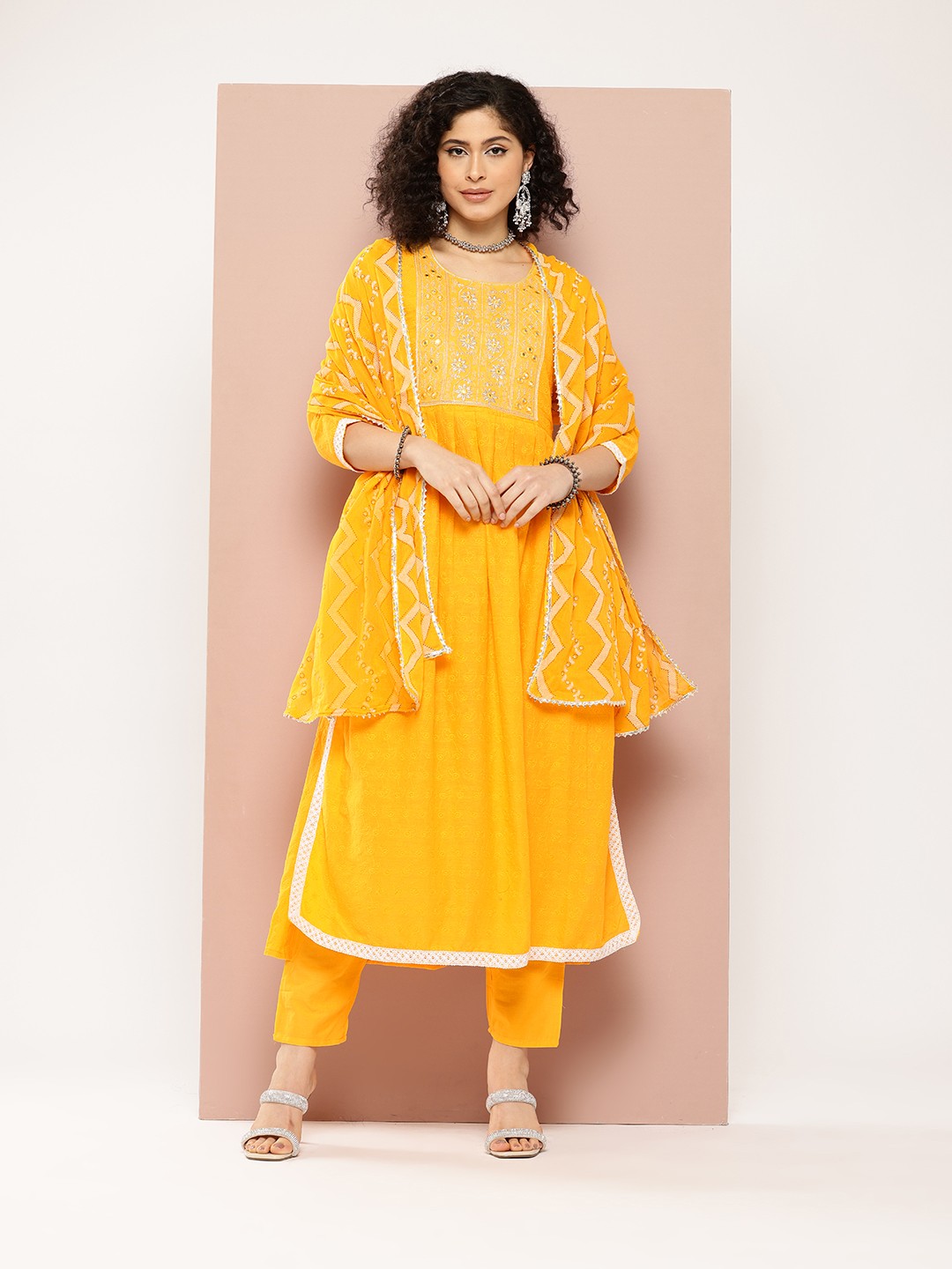 

PARTHVI Printed Thread Work Pure Cotton Kurta With Trousers & Dupatta, Yellow