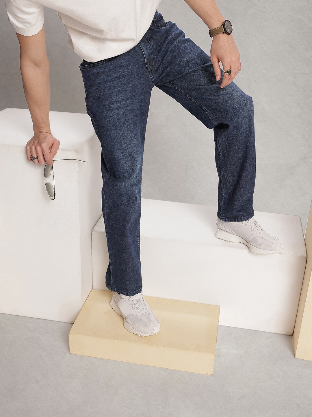 

WROGN Men Anti Fit Light Fade Stretchable Jeans, Blue