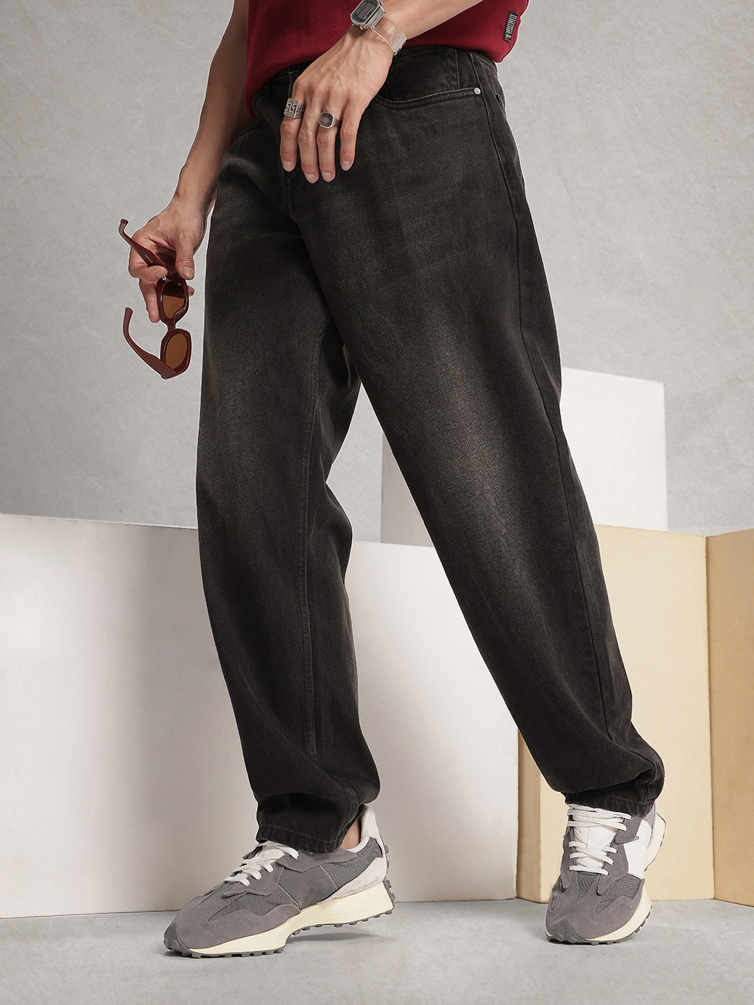 

WROGN Men Loose Fit Light Fade Pure Cotton Jeans, Black