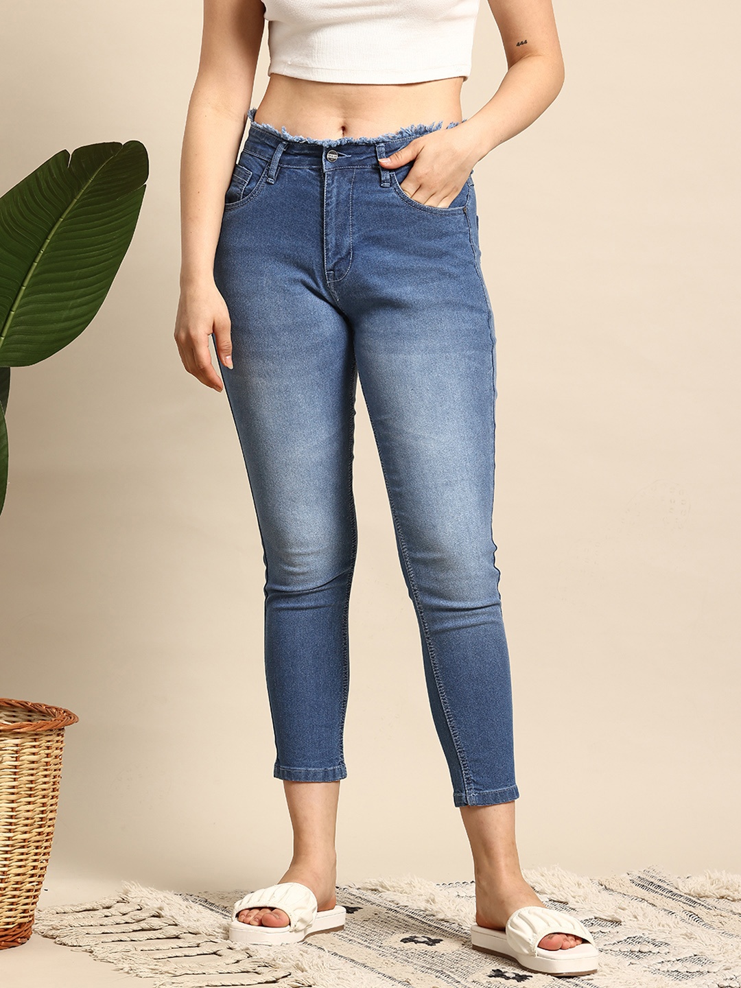 

Mast & Harbour Women Mom-Fit Light Fade Stretchable Cropped Jeans, Blue