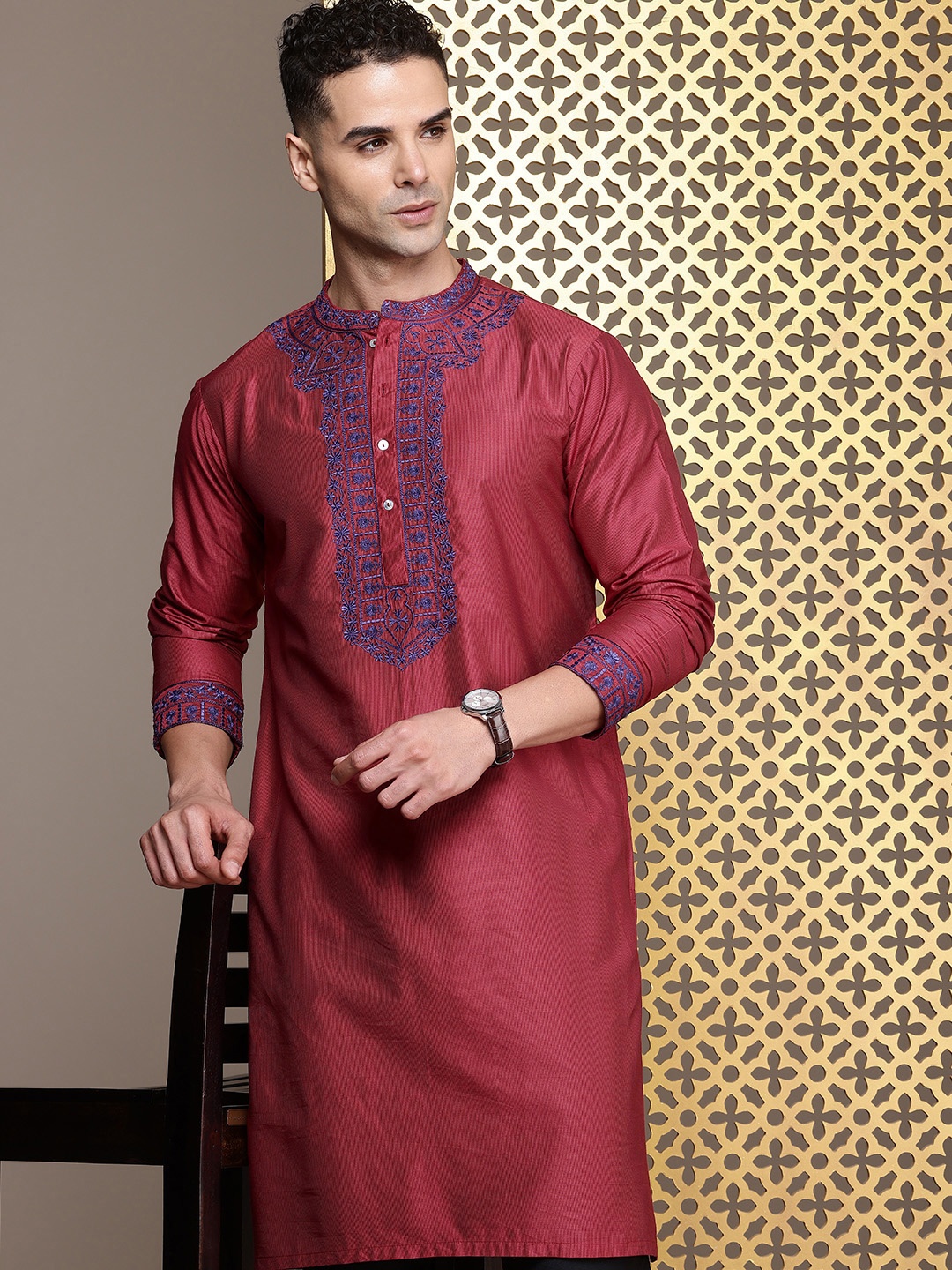 

House of Pataudi Indie Floral Embroidered Jashn Kurta, Maroon