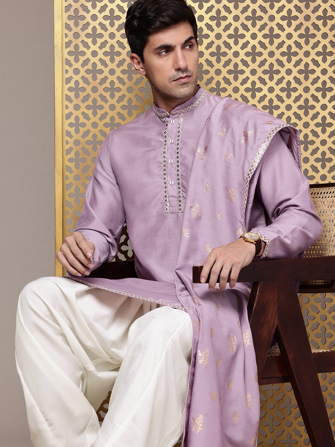 

House of Pataudi Men Regular Jashn Kurta with Patiala & Dupatta, Lavender