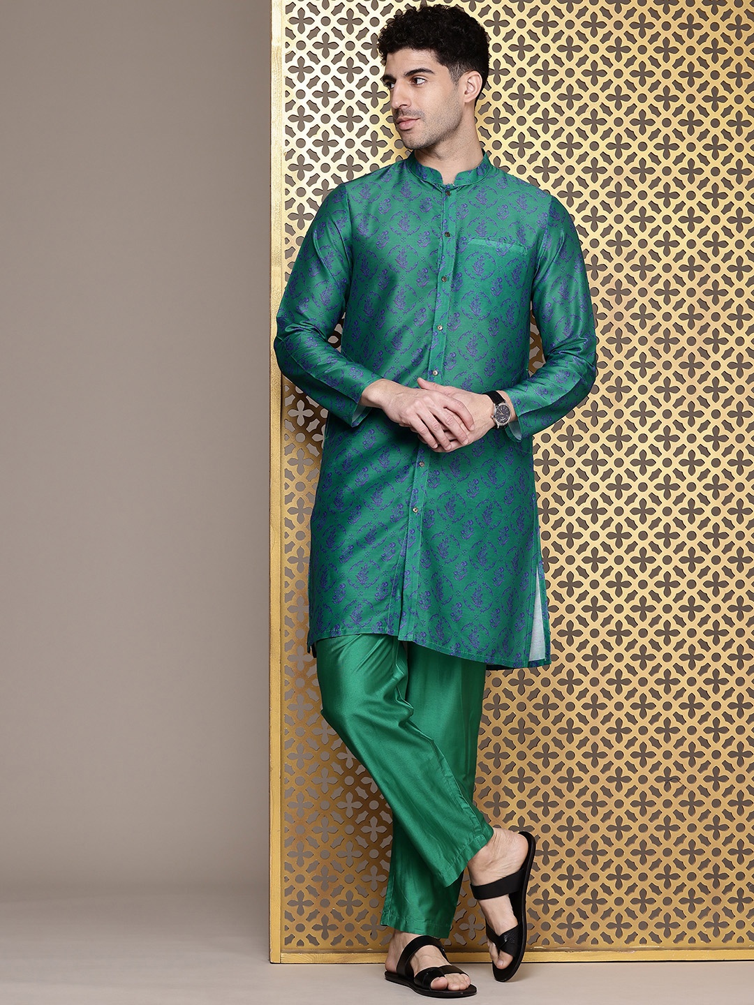 

House of Pataudi Floral Printed Mandarin Collar Regular Jashn Kurta with Trousers, Green