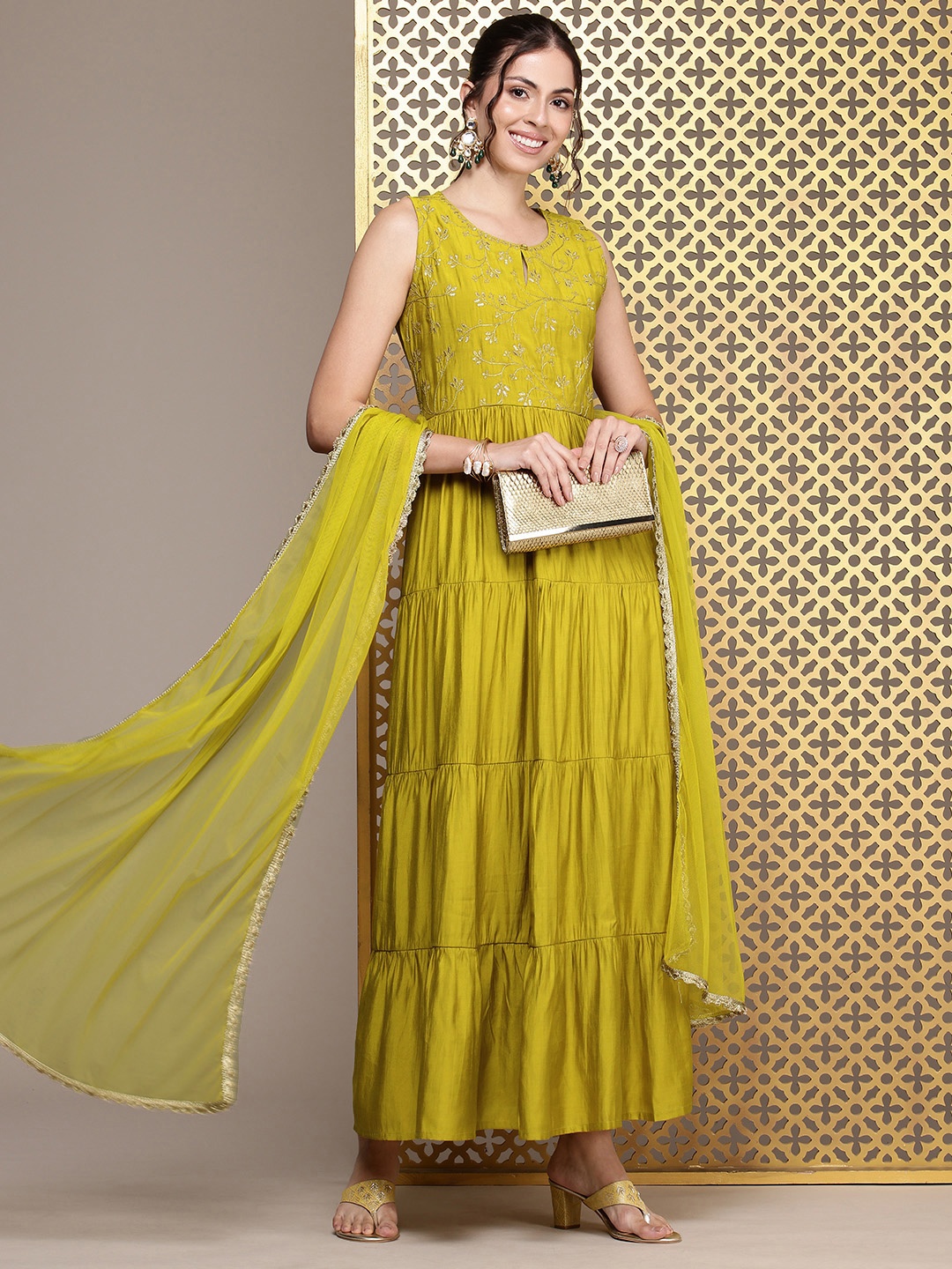 

House of Pataudi Ethnic Motifs Embroidered Sequinned Jashn Kurta With Trousers & Dupatta, Green