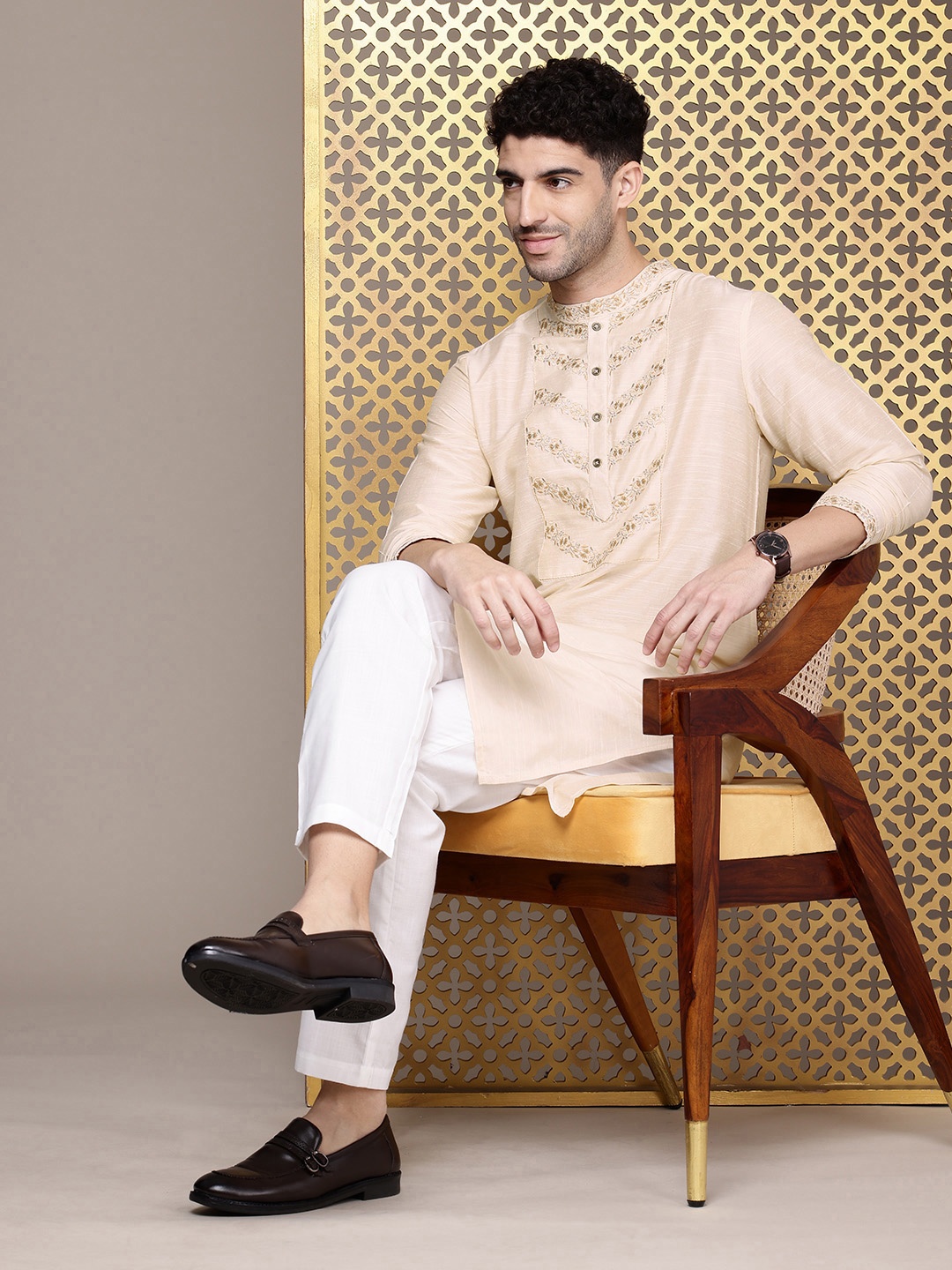 

House of Pataudi Men Jashn Ethnic Motifs Yoke Design Zari work Kurta With Trousers, Beige