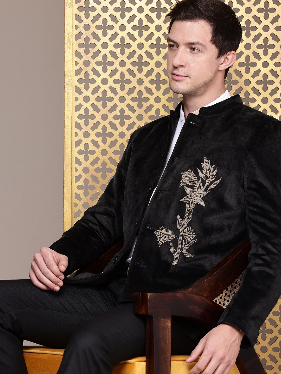 

House of Pataudi Jashn Floral Zari Work Velvet Bandhgala Party Blazer, Black