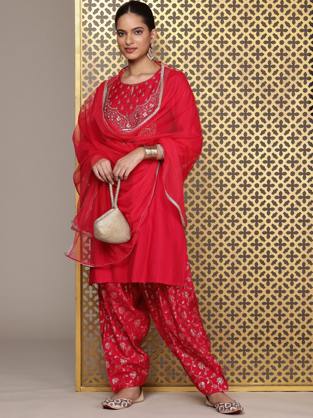 

House of Pataudi Ethnic Motifs Embroidered Sequinned Jashn Kurta with Patiala & Dupatta, Red