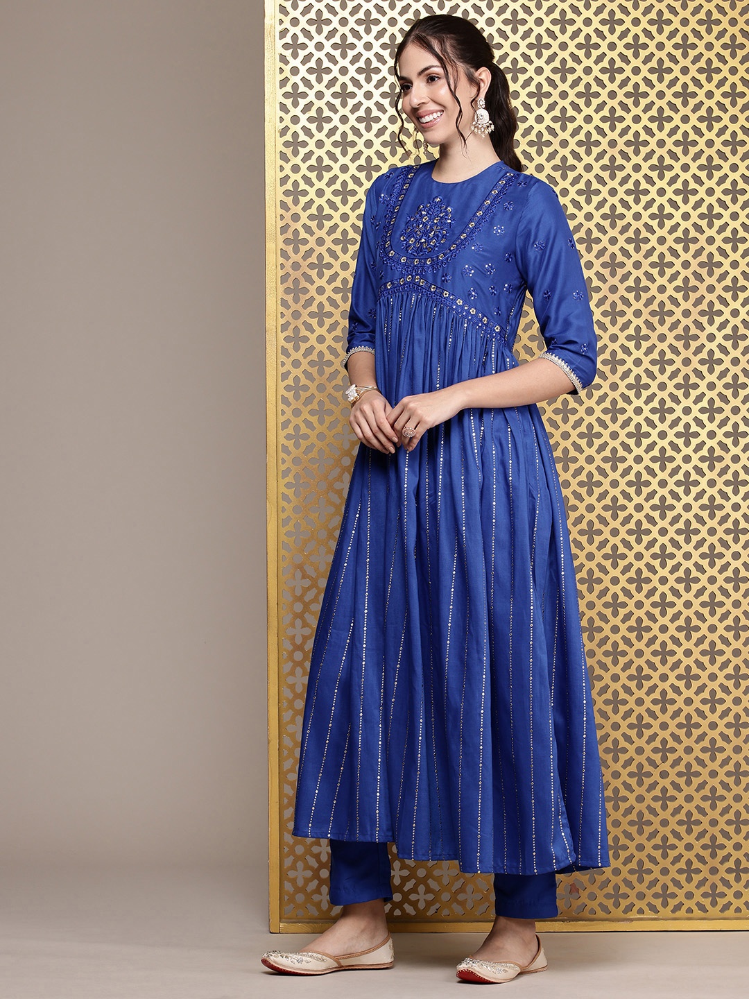 

House of Pataudi Ethnic Motifs Embroidered Sequinned Jashn Kurta With Trousers & Dupatta, Blue