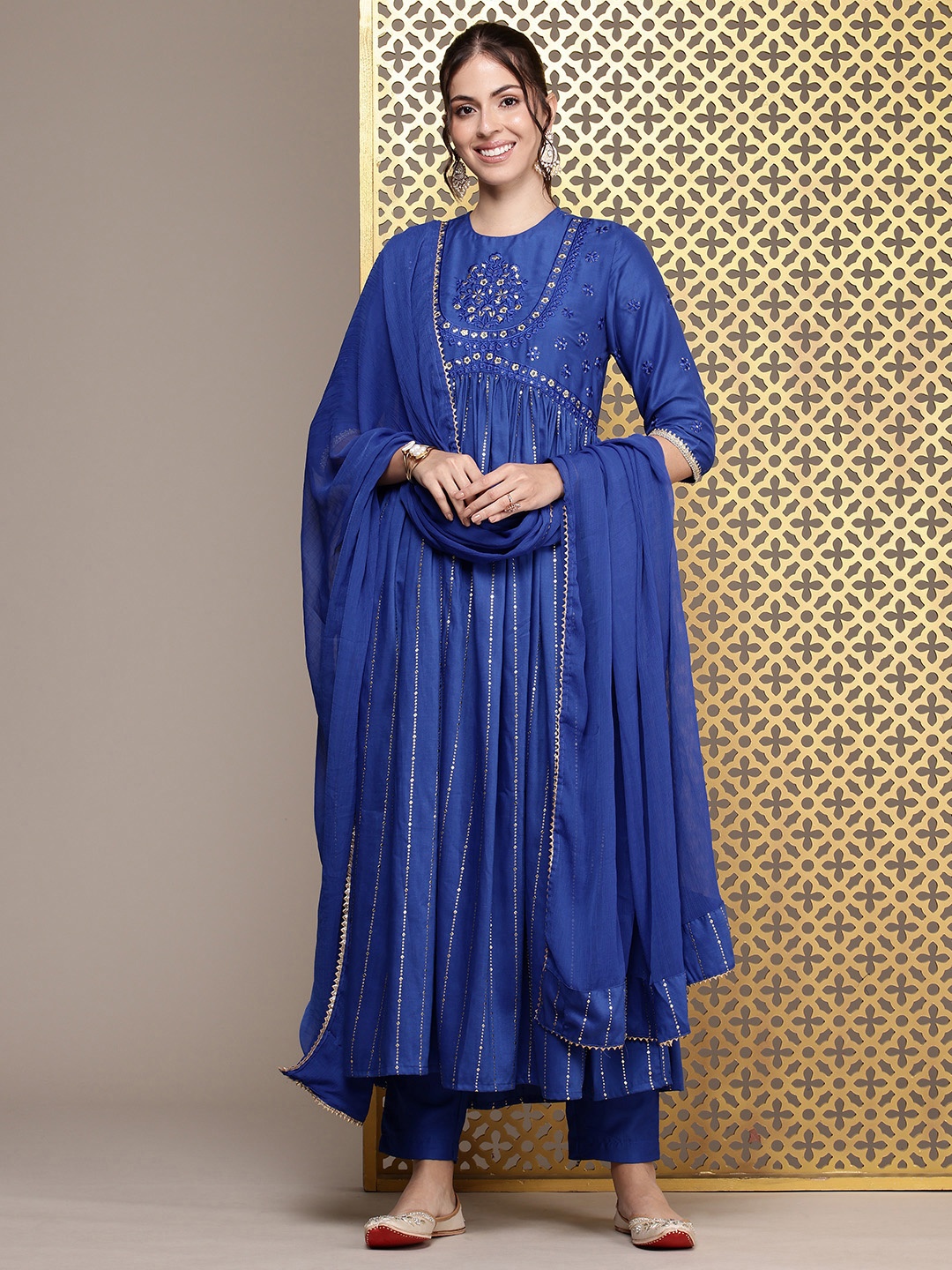 

House of Pataudi Ethnic Motifs Embroidered Sequinned Jashn Kurta With Trousers & Dupatta, Blue