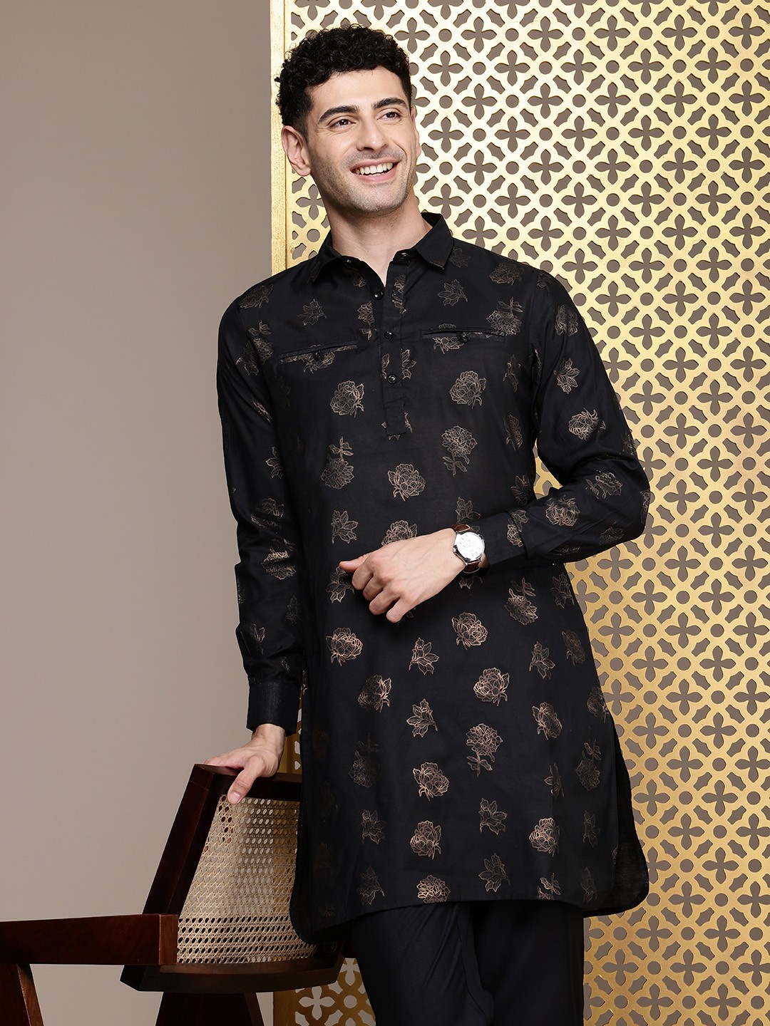 

House of Pataudi Floral Printed Regular Jashn Kurta with Trousers, Black