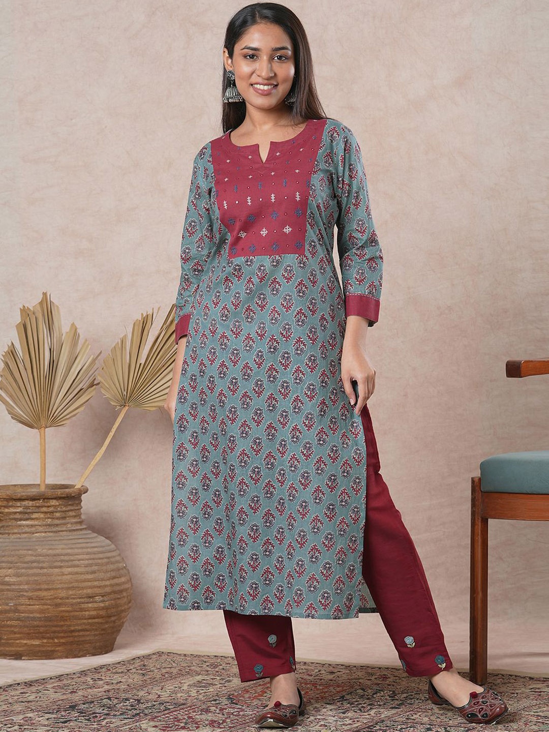 

KAMI KUBI Floral Printed Notch Neck Mirror Work Pure Cotton Straight Kurta, Blue