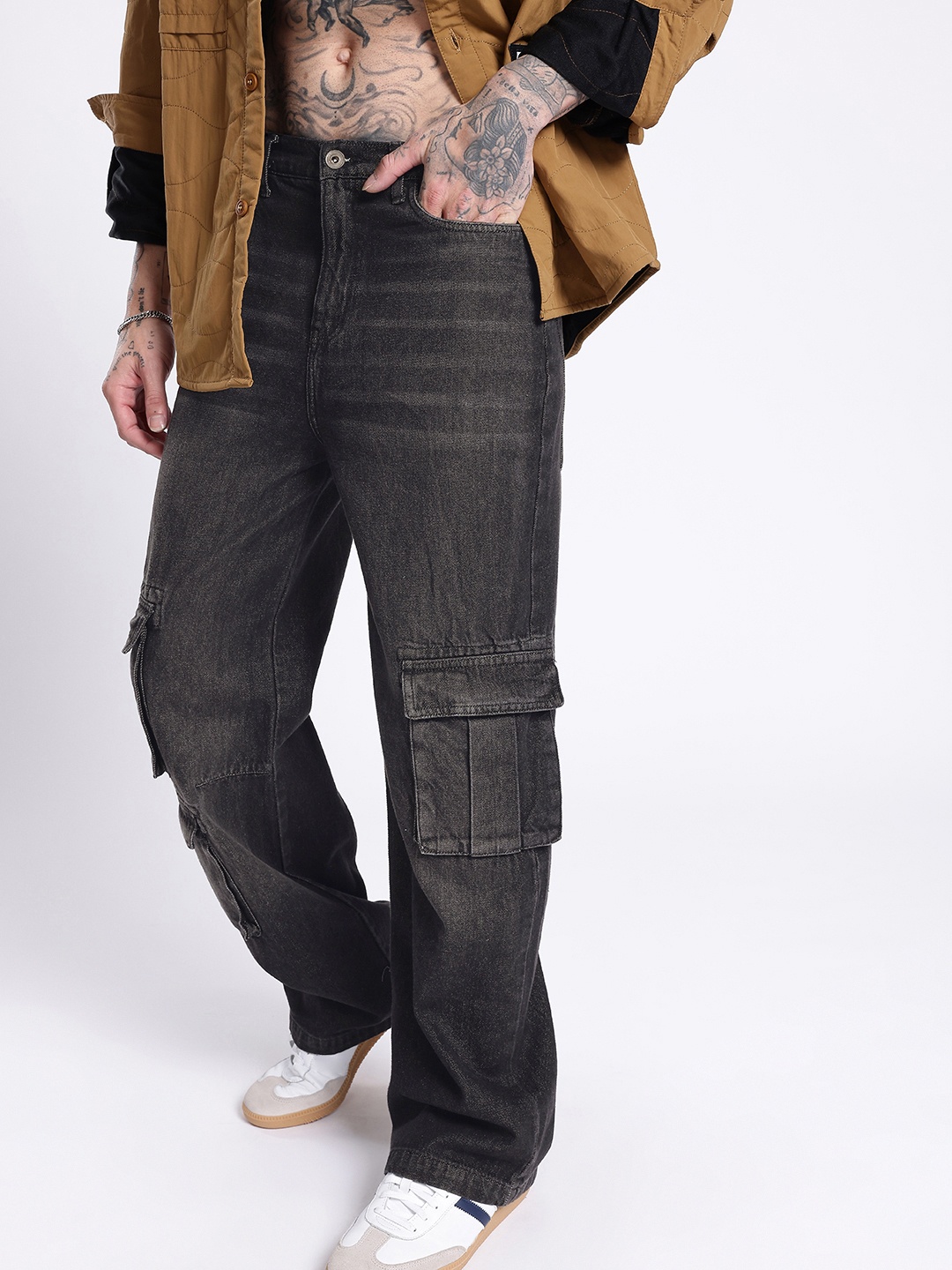 

Kook N Keech Men Street Utility Relaxed Fit Light Fade Cargo Jeans, Black