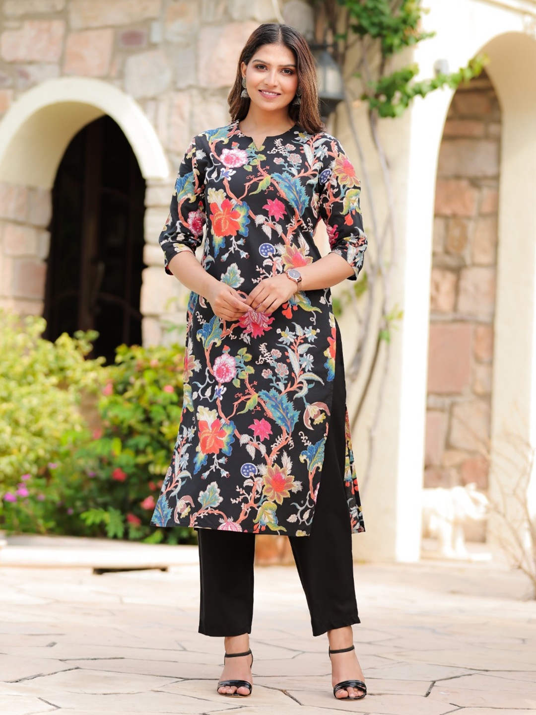 

Aramya Floral Printed Pure Cotton Kurta with Trouser, Black