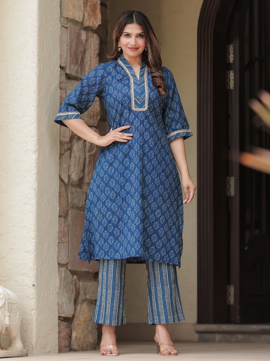 

Aramya Ethnic Motifs Printed Regular Gotta Patti Pure Cotton Kurta with Trouser, Blue