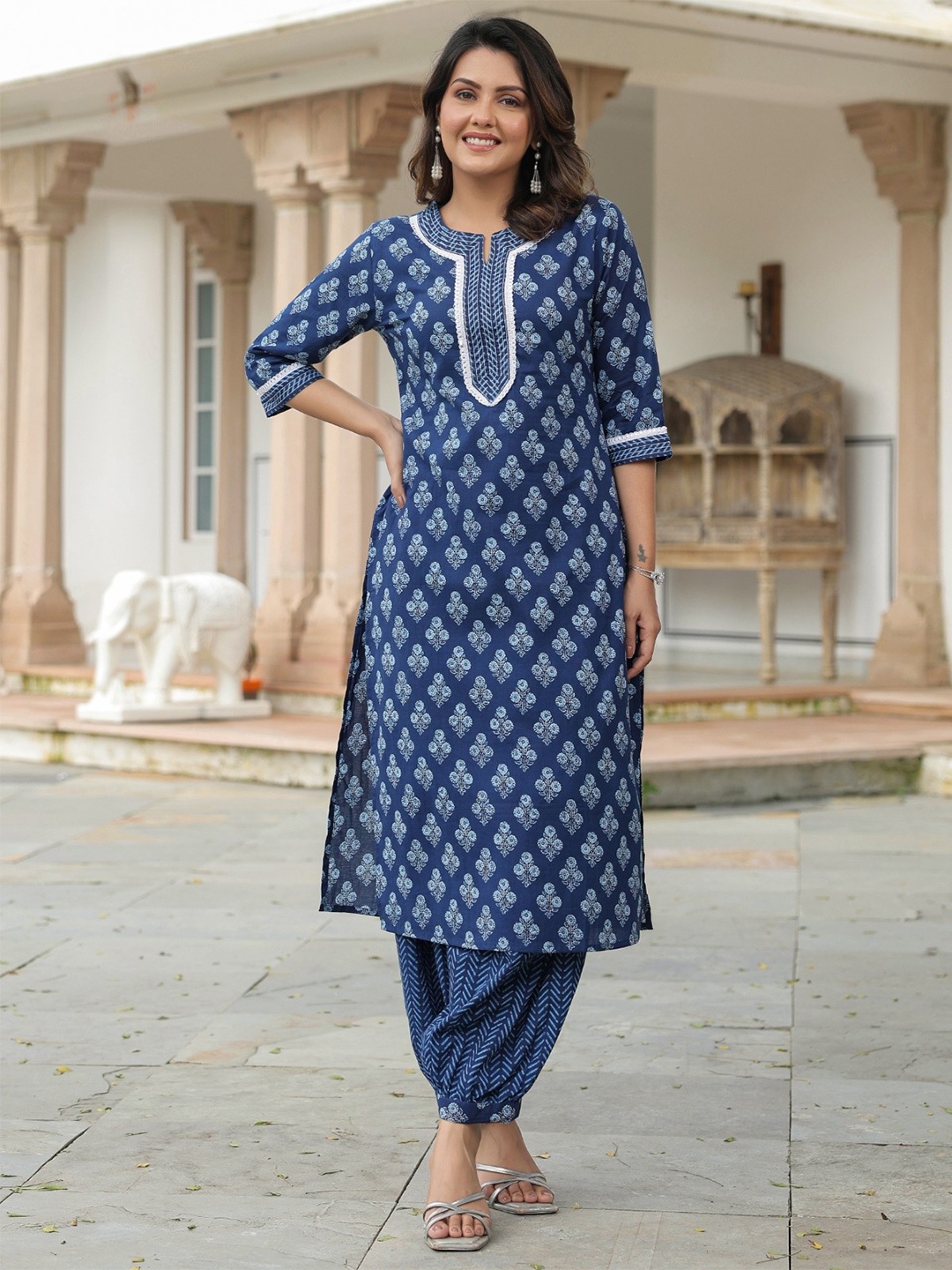 

Aramya Floral Printed Notch Neck Gotta Patti Pure Cotton Straight Kurta With Salwar, Blue