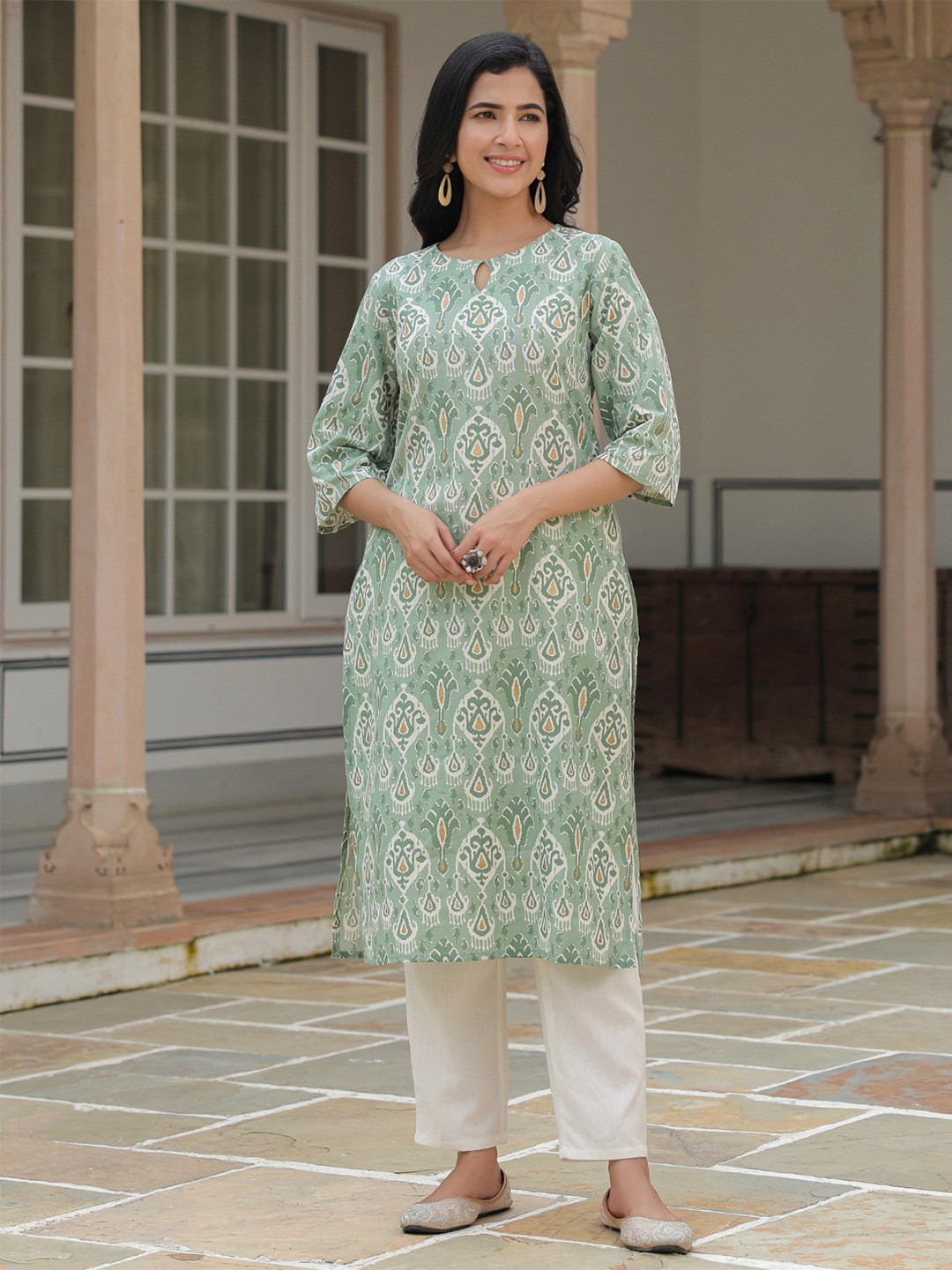 

Aramya Geometric Printed Keyhole Neck Linen Cotton Straight Kurta, Green