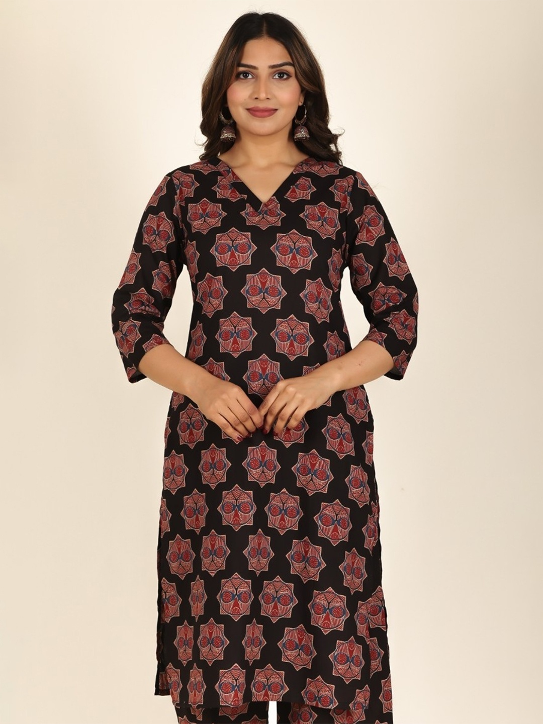 

Aramya Ethnic Motifs Printed V-Neck Straight Kurta, Black