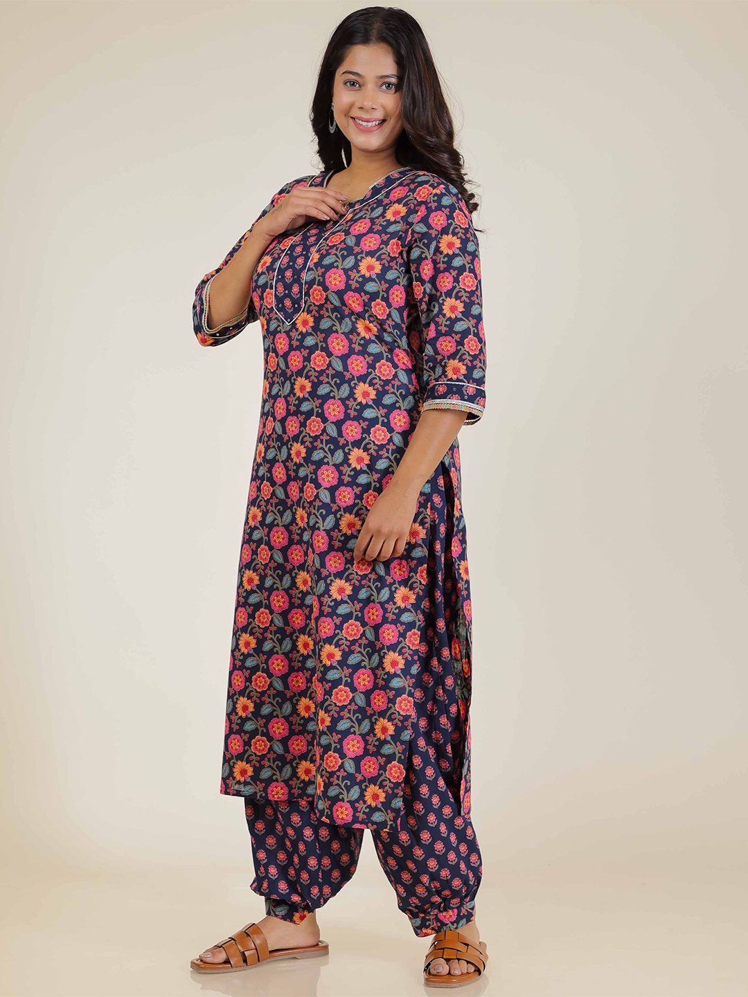 

Aramya Floral Printed Gotta Patti Cotton Straight Kurta, Blue