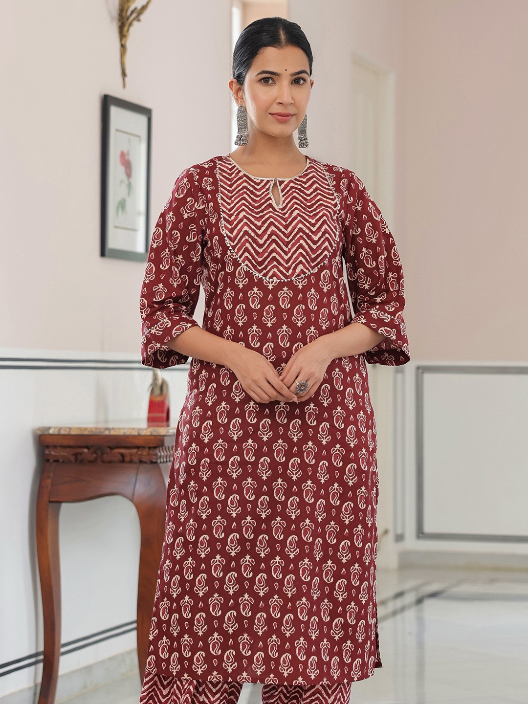 

Aramya Ethnic Motifs Printed Round Neck Pure Cotton Block Straight Kurta, Brown