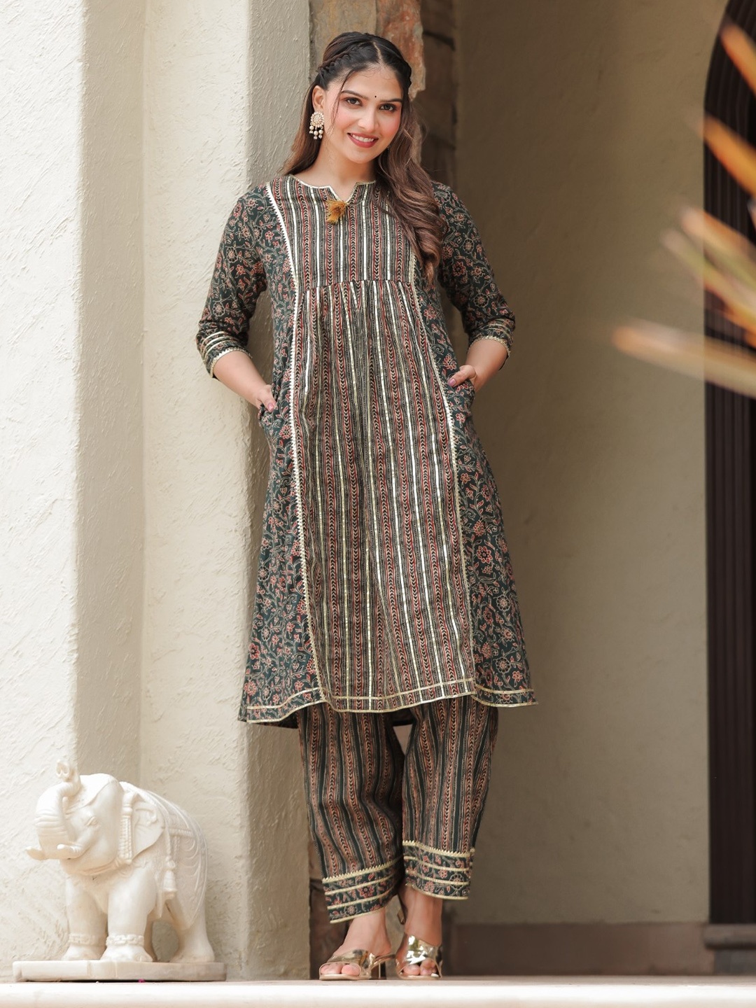 

Aramya Floral Printed Gotta Patti Notch Neck Pure Cotton Ajrakh Panelled Anarkali Kurta, Green