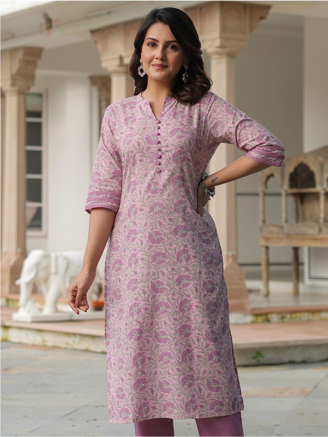 

Aramya Floral Printed Mandarin Collar Pure Cotton Straight Kurta, Pink