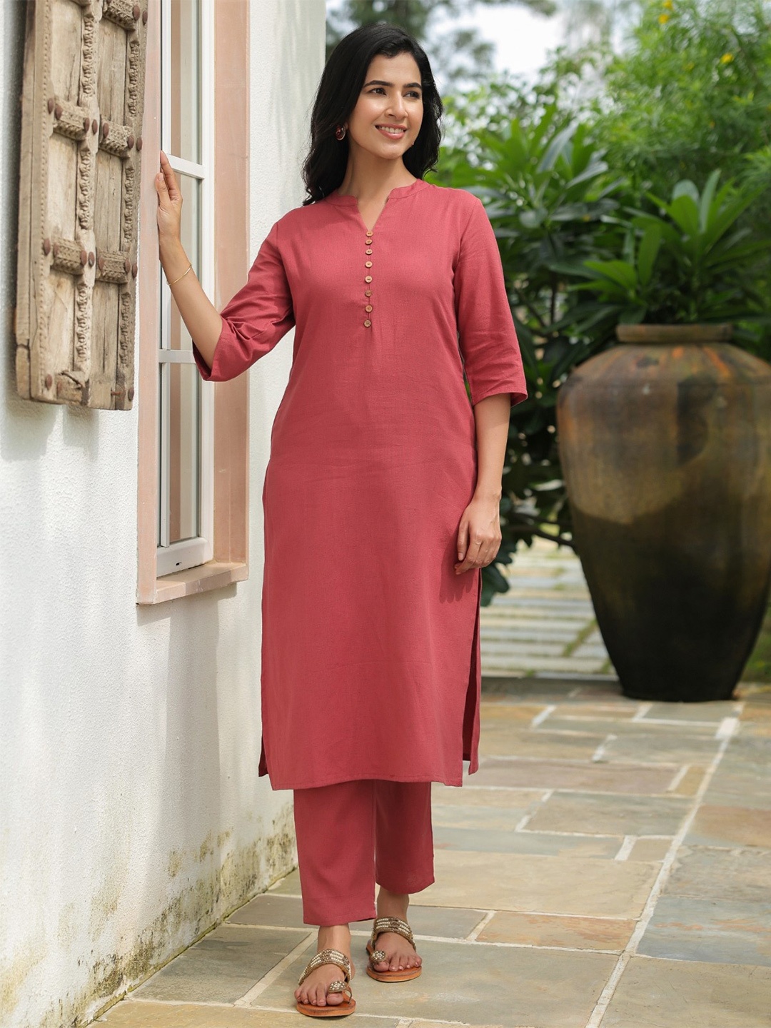 

Aramya Mandarin Collar Linen Cotton Straight Kurta, Rust