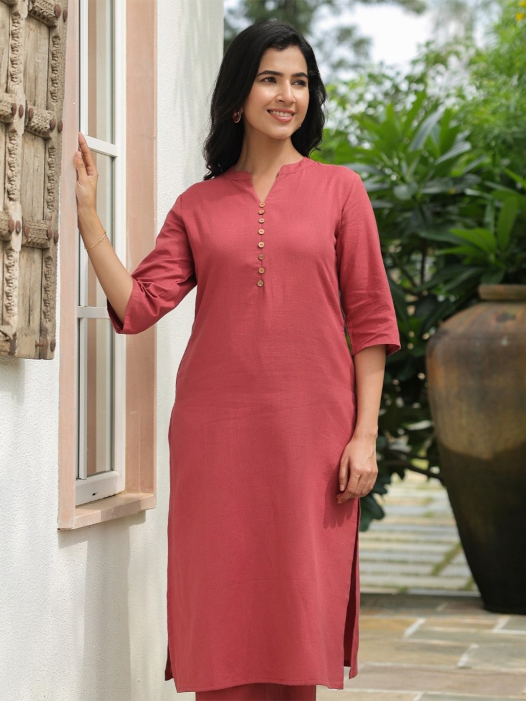 

Aramya Mandarin Collar Linen Cotton Straight Kurta, Rust