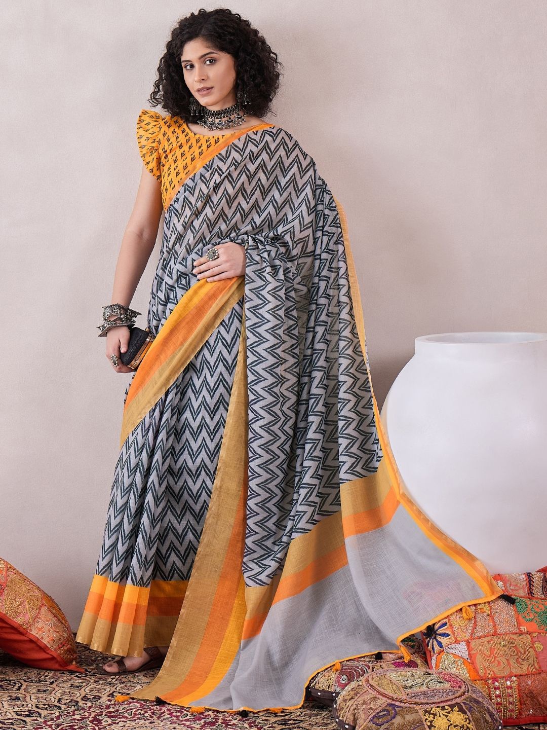 

KALINI Geometric Ikat Saree, Grey