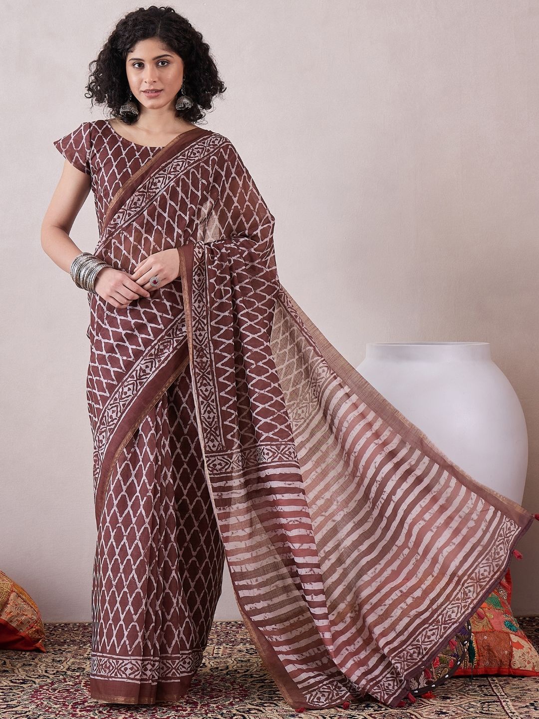 

KALINI Dabu Linen Blend Dabu Saree, Brown