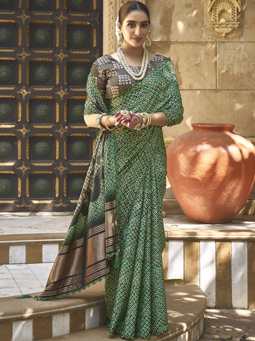 

MySilkLove Printed Beads and Stones Geometric Saree, Green