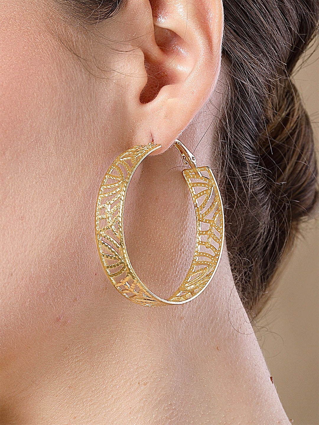 

Bohey by KARATCART Gold Plated Textured Hoop Earrings