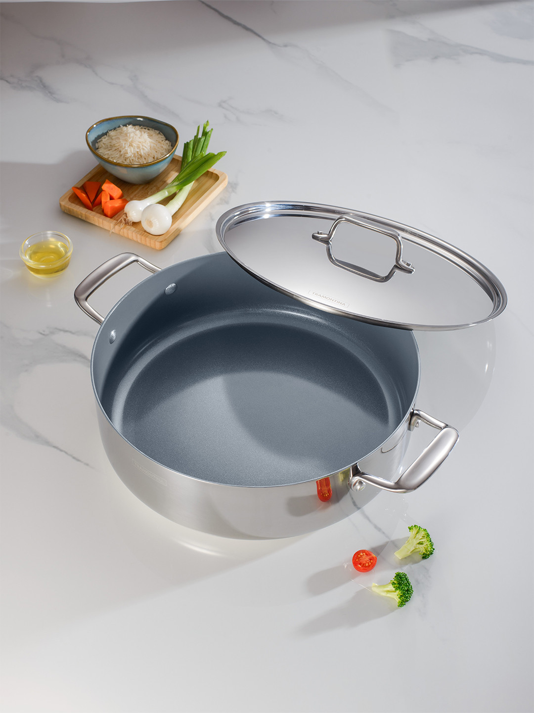 

Tramontina Stainless Steel Ceramic Triply Cooking Pot with Lid 4.8L, Silver