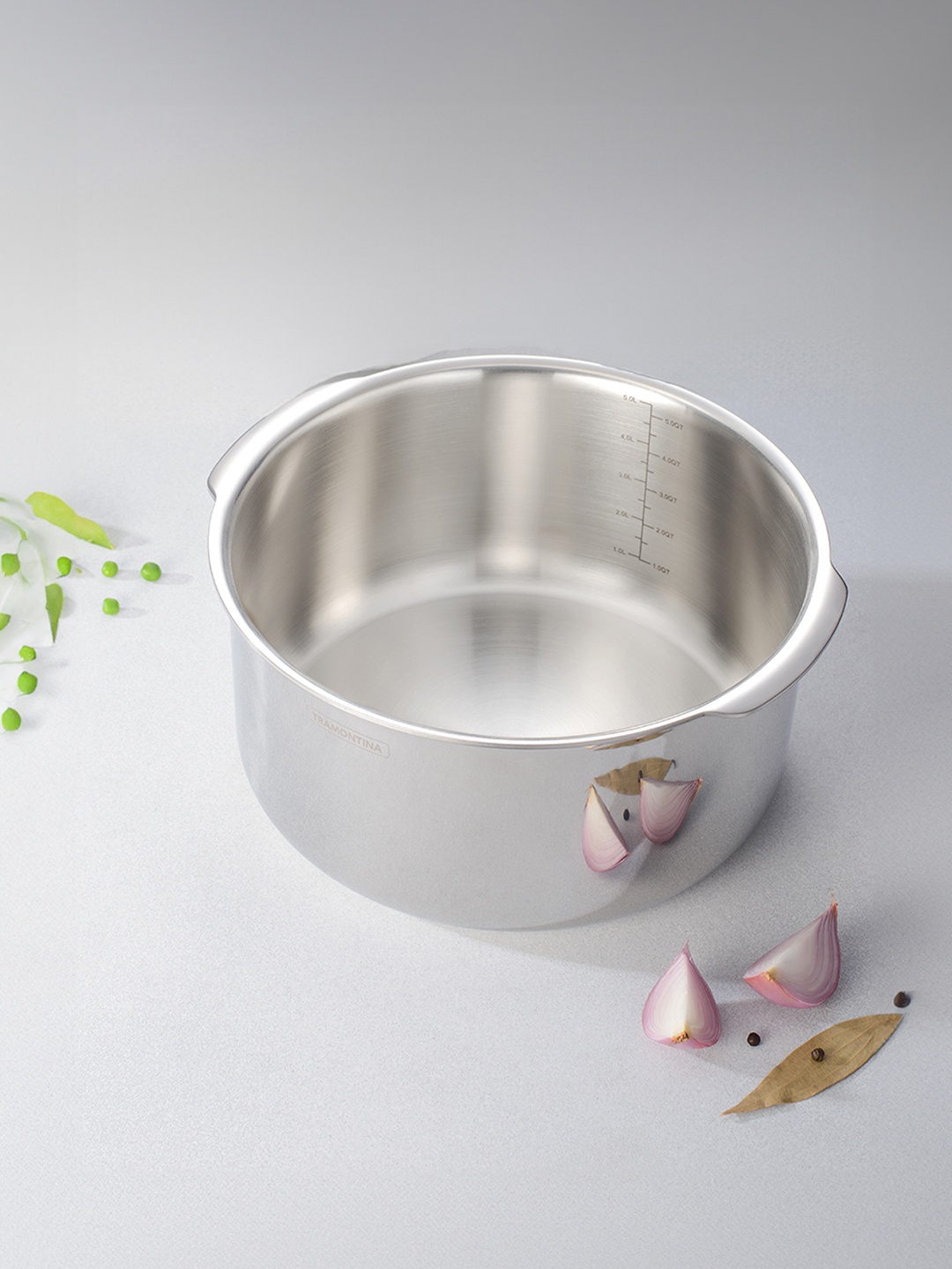 

Tramontina Aeion Silver-Toned Non Toxic Stainless Steel Triply Induction Base Tope & Lid