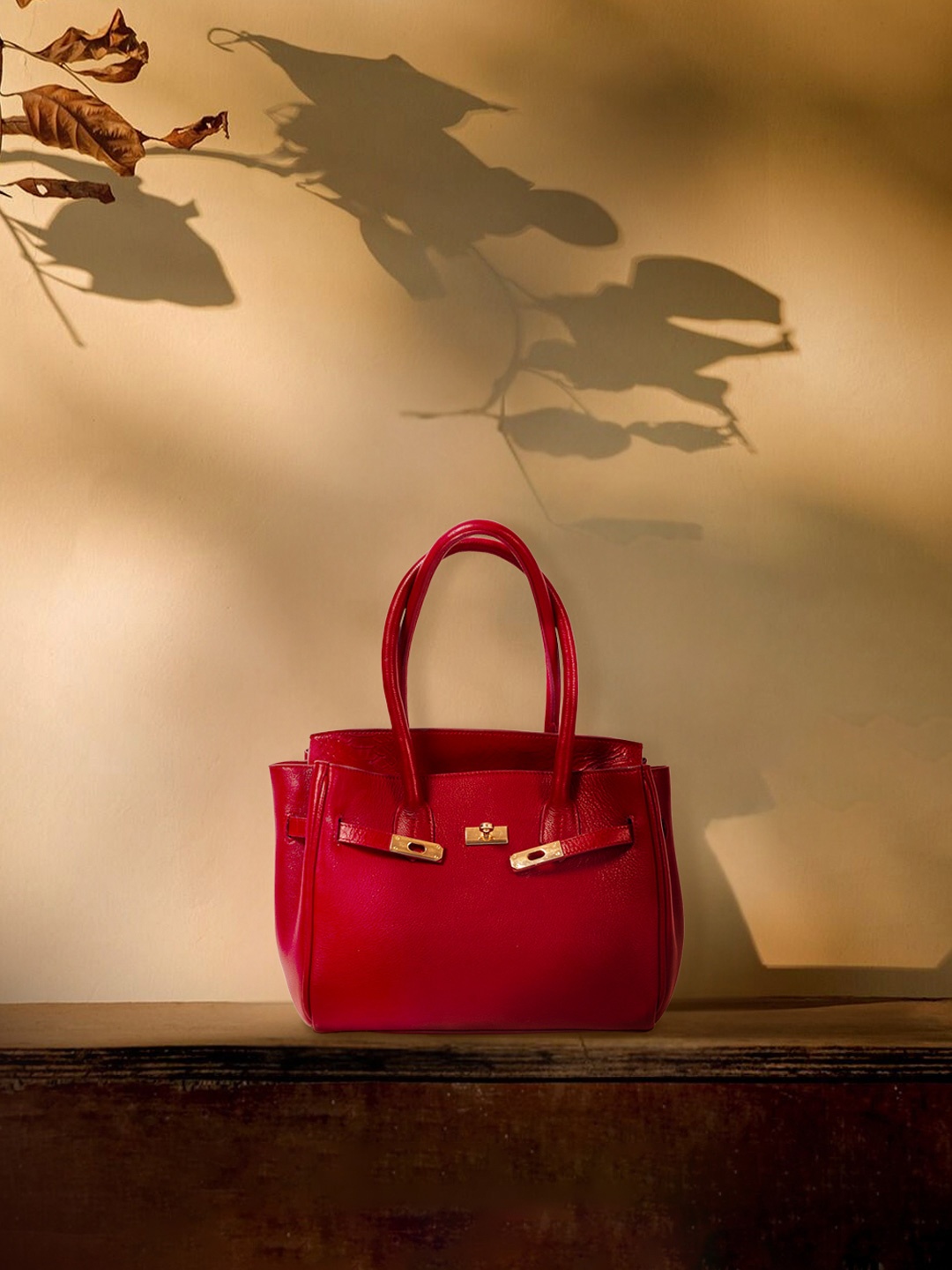 

Oddcat leather structured handheld with long strap, Maroon