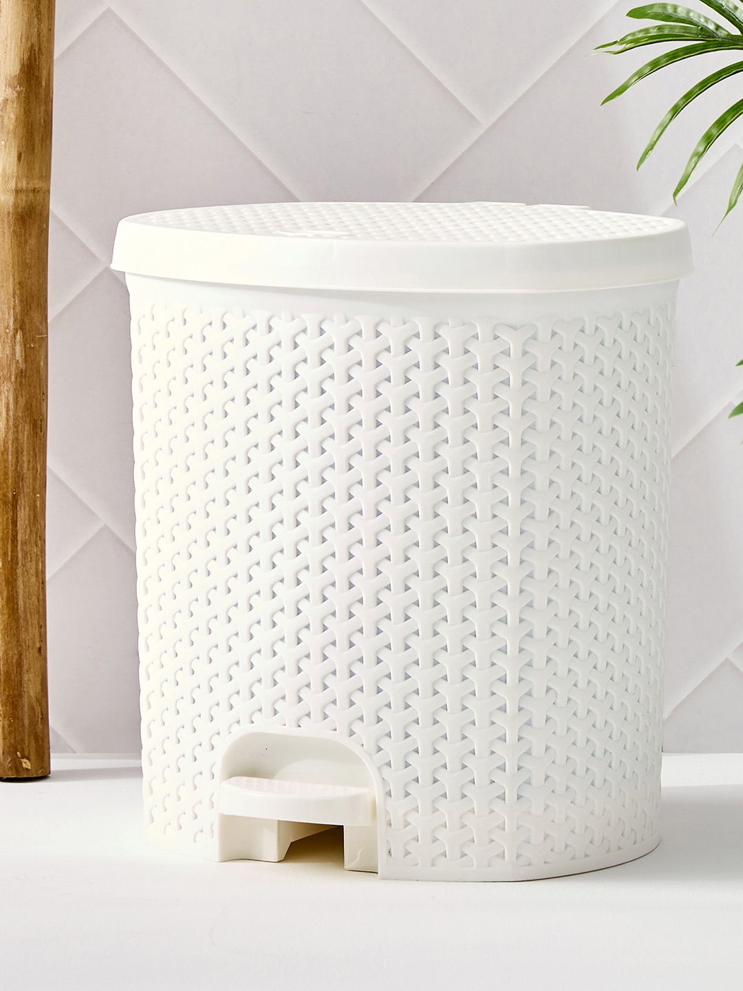 

Home Centre Sedona Royal White Soft Close Pedal Waste Bin - 14l, Off white