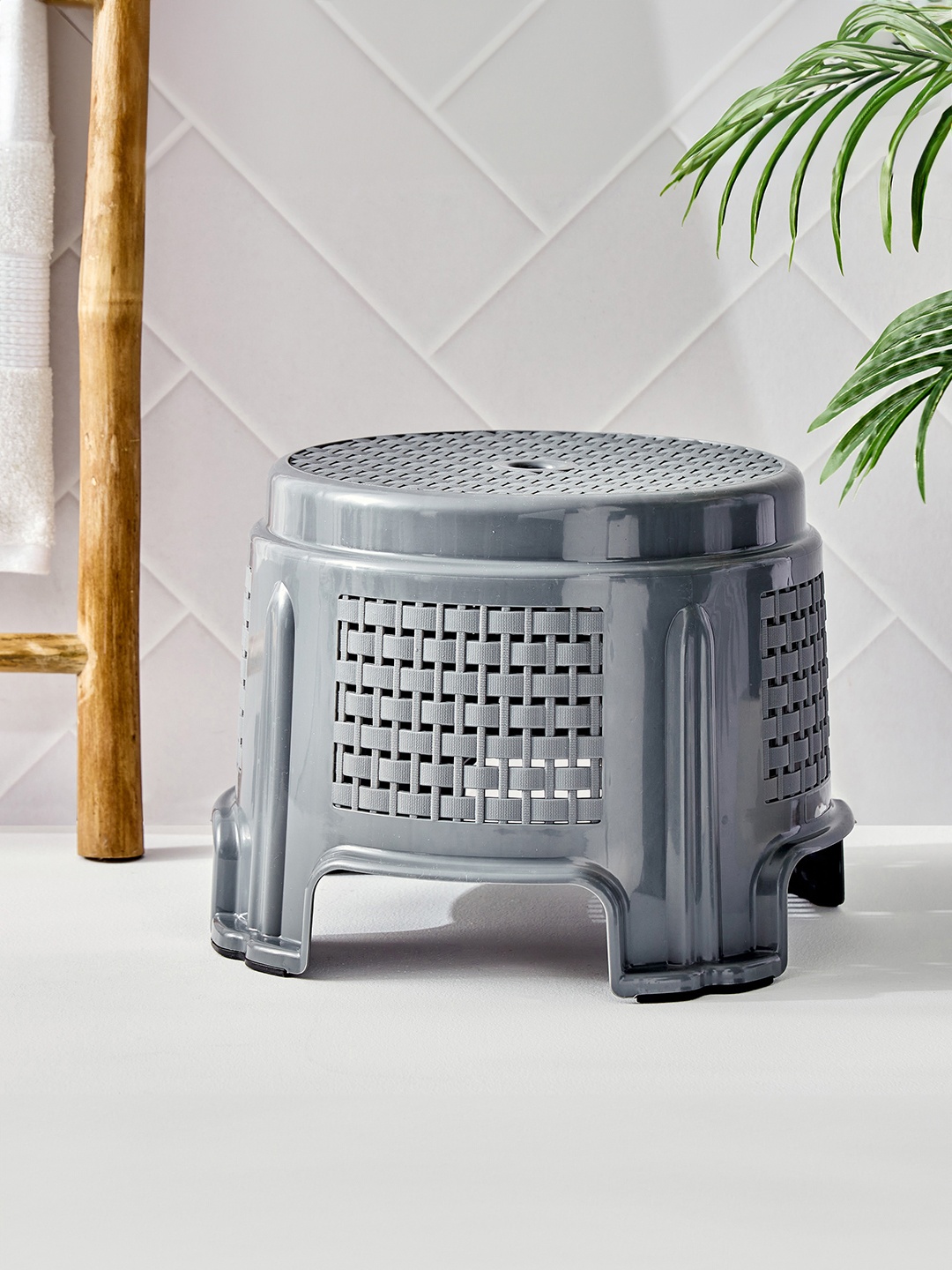 

Home Centre Omnia Supreme Grey Textured Matte Classic Step Stool