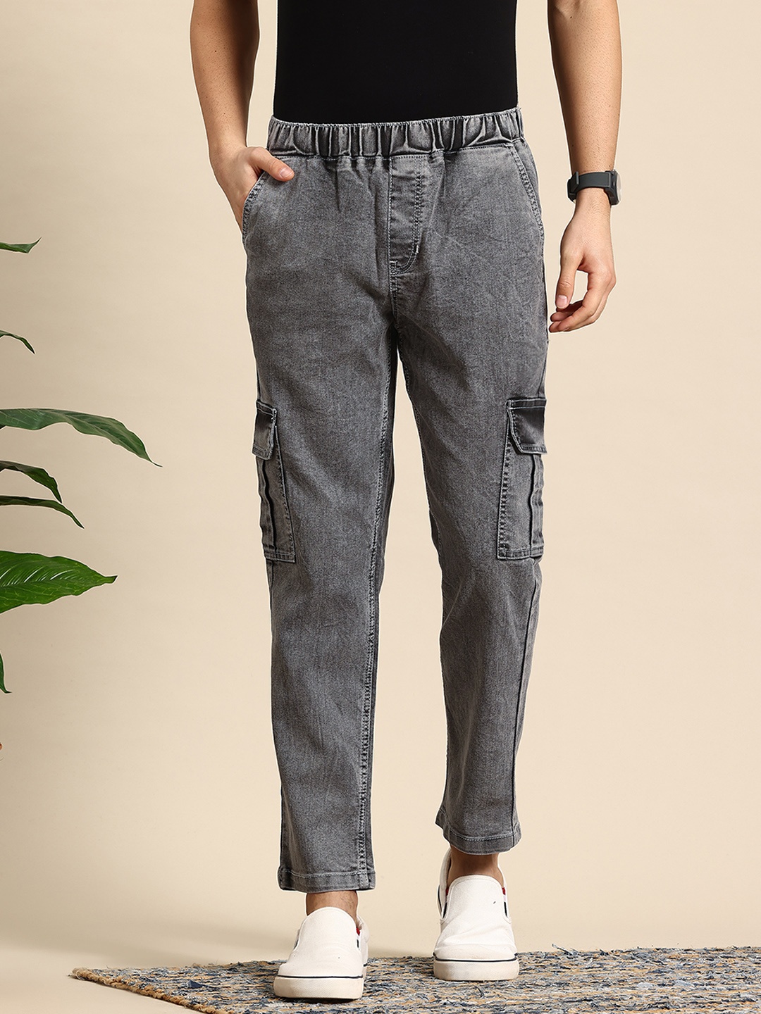 

Mast & Harbour Men Cargo-Style Relaxed Jeans, Grey