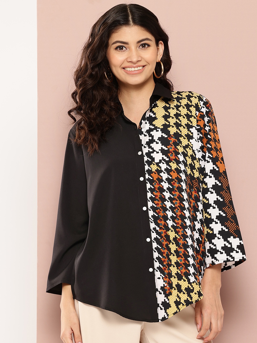 

Qurvii Comfort Printed Casual Shirt, Black