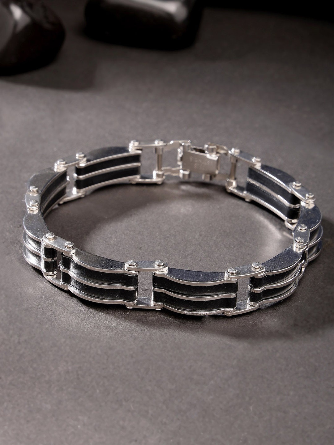 

Bohey by KARATCART Men Handcrafted Silver-Plated Link Bracelet