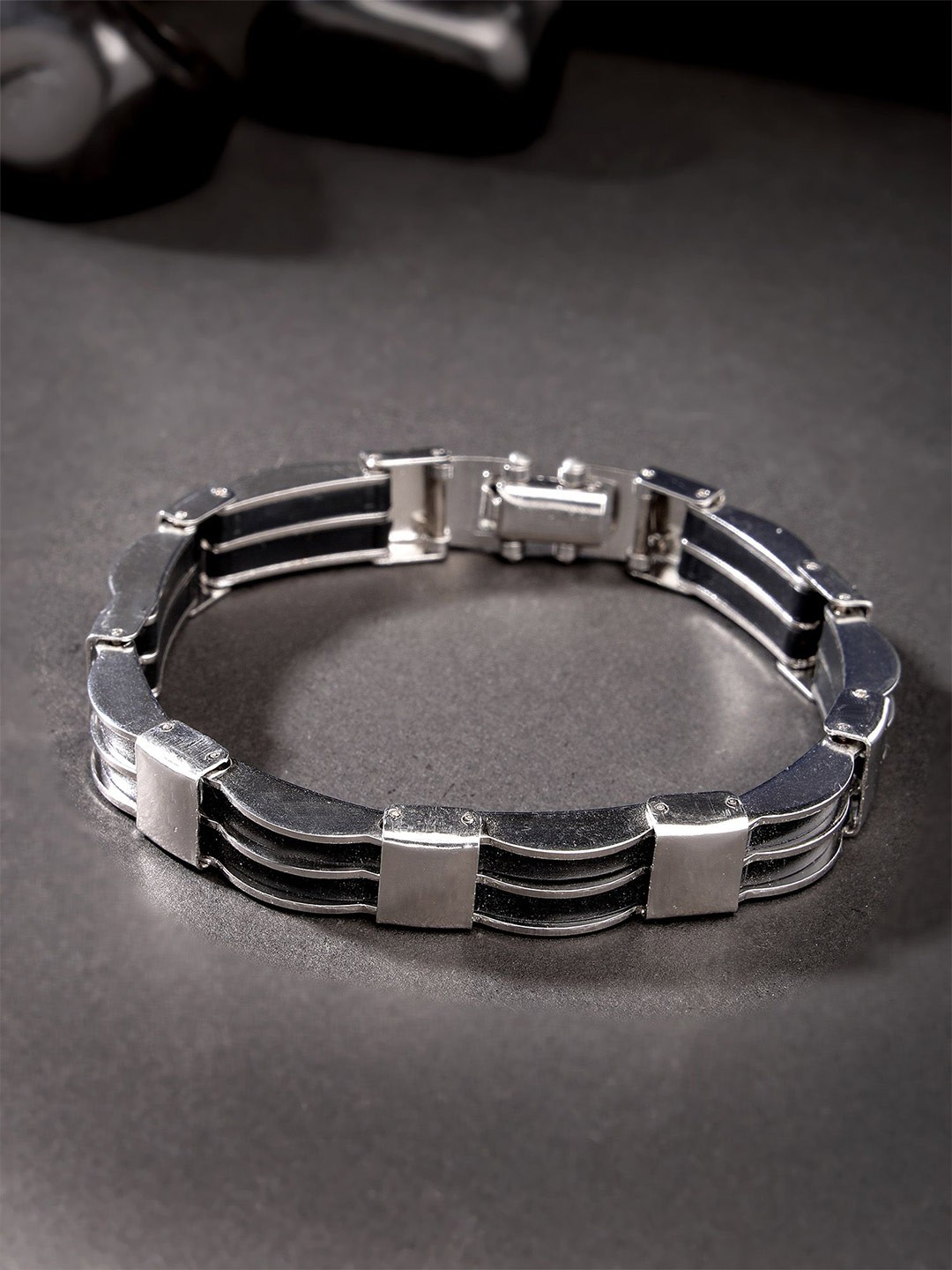 

Bohey by KARATCART Men Handcrafted Silver-Plated Link Bracelet