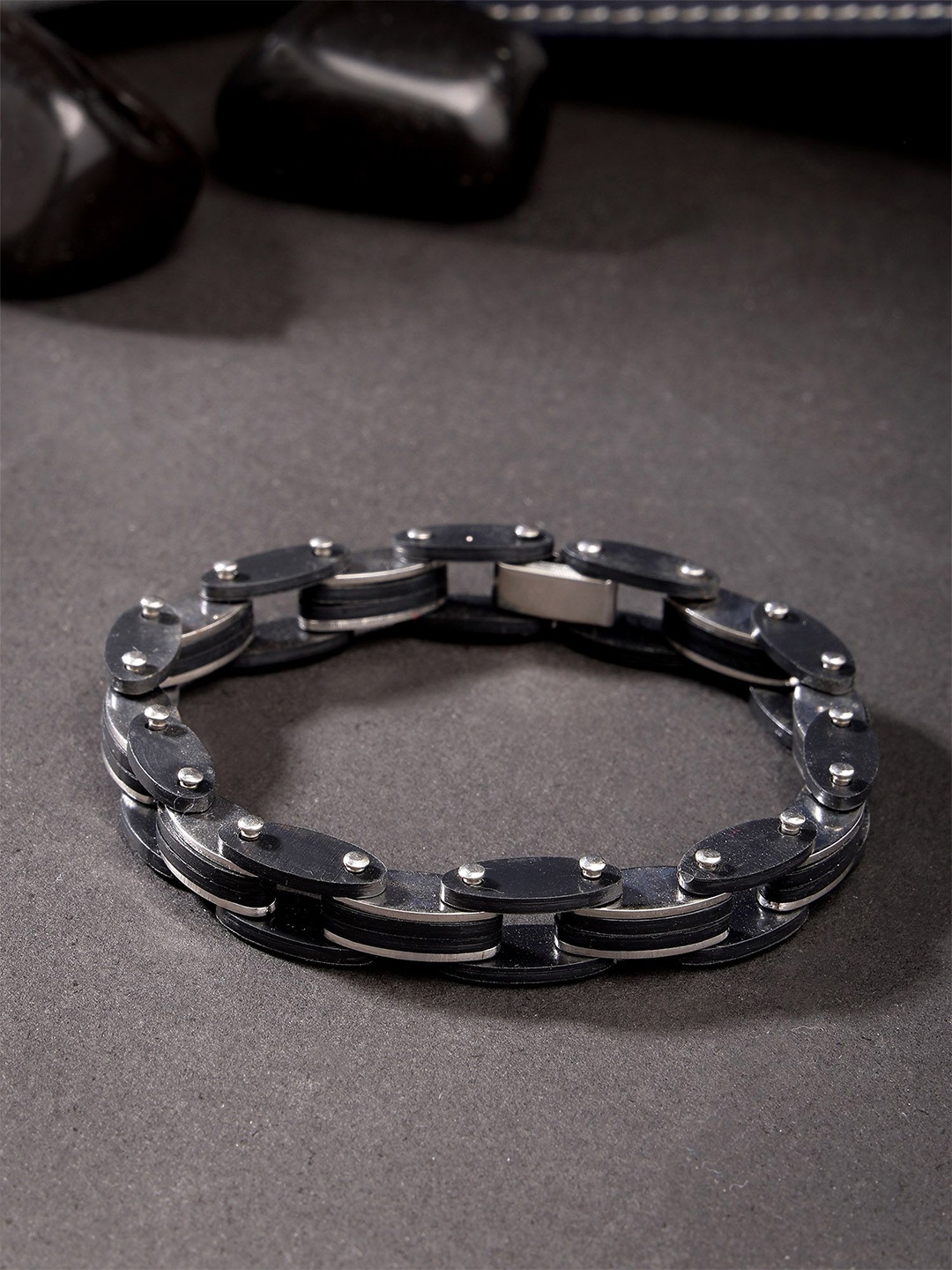 

Bohey by KARATCART Men Handcrafted Silver-Plated Link Bracelet