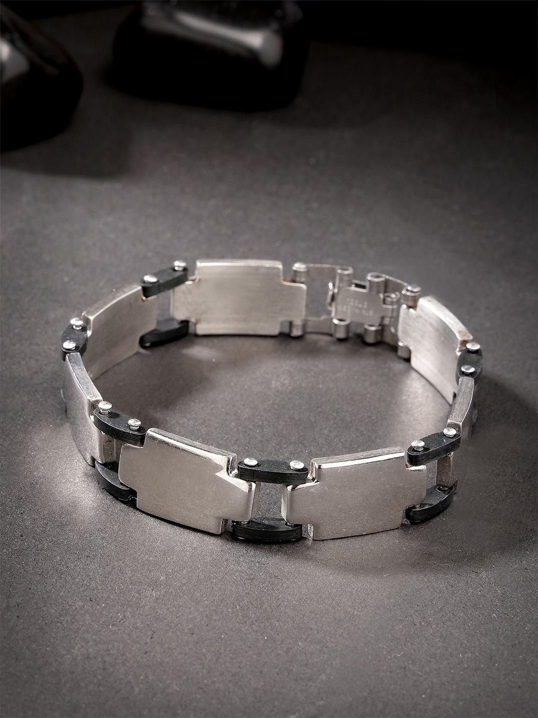 

Bohey by KARATCART Men Handcrafted Silver-Plated Link Bracelet