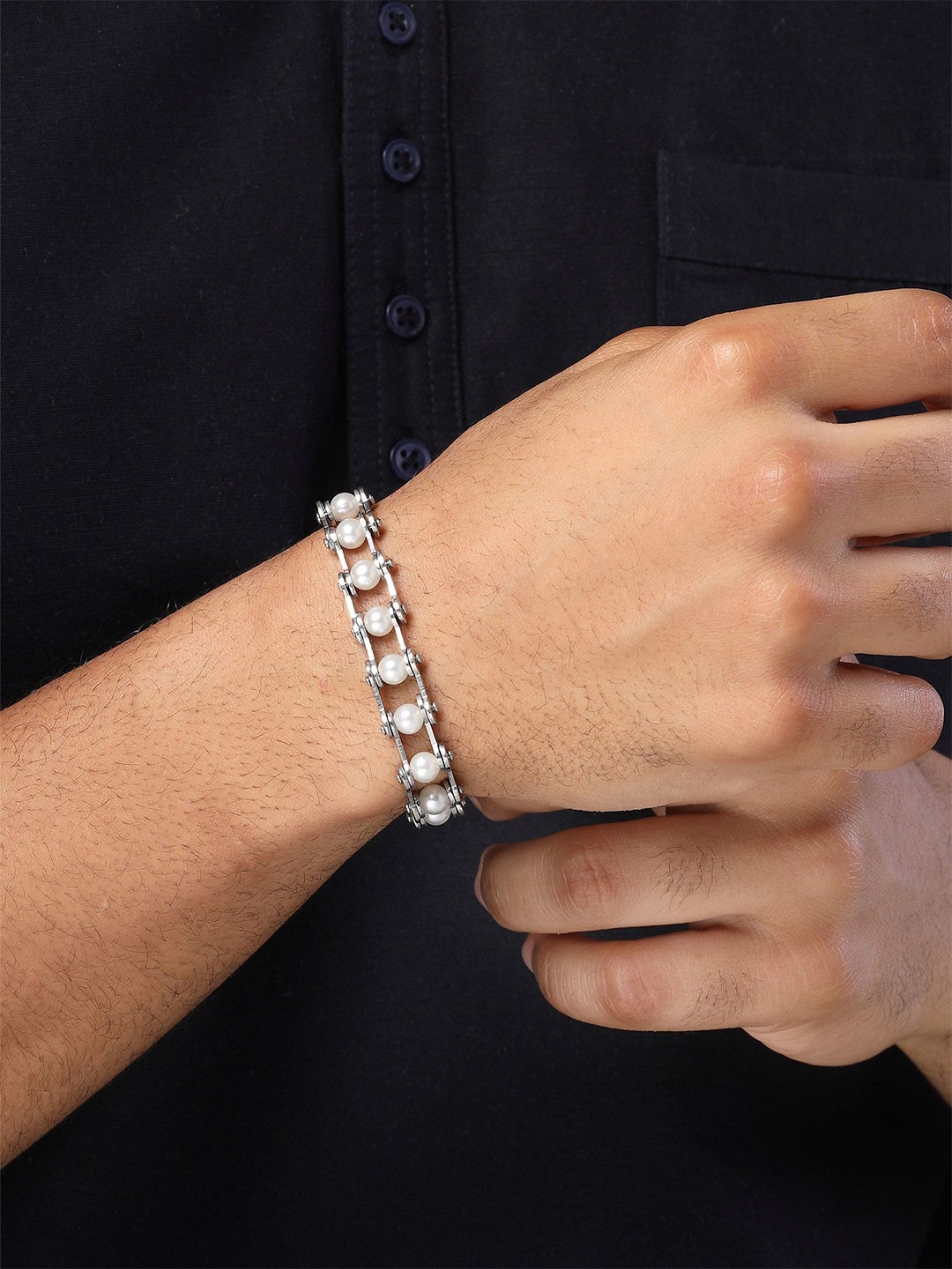 

Bohey by KARATCART Men Pearls Handcrafted Silver-Plated Link Bracelet
