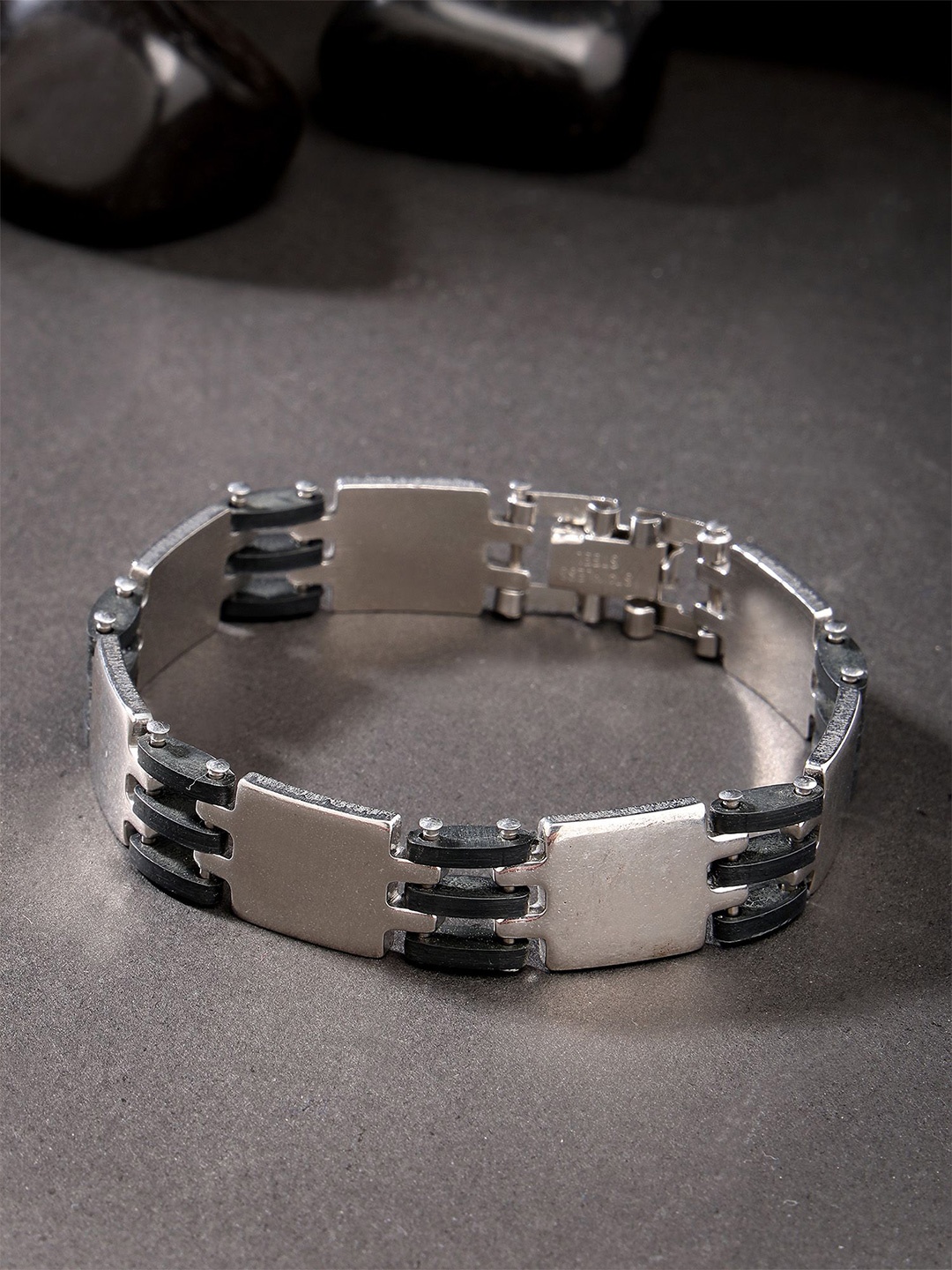 

Bohey by KARATCART Men Handcrafted Silver-Plated Link Bracelet