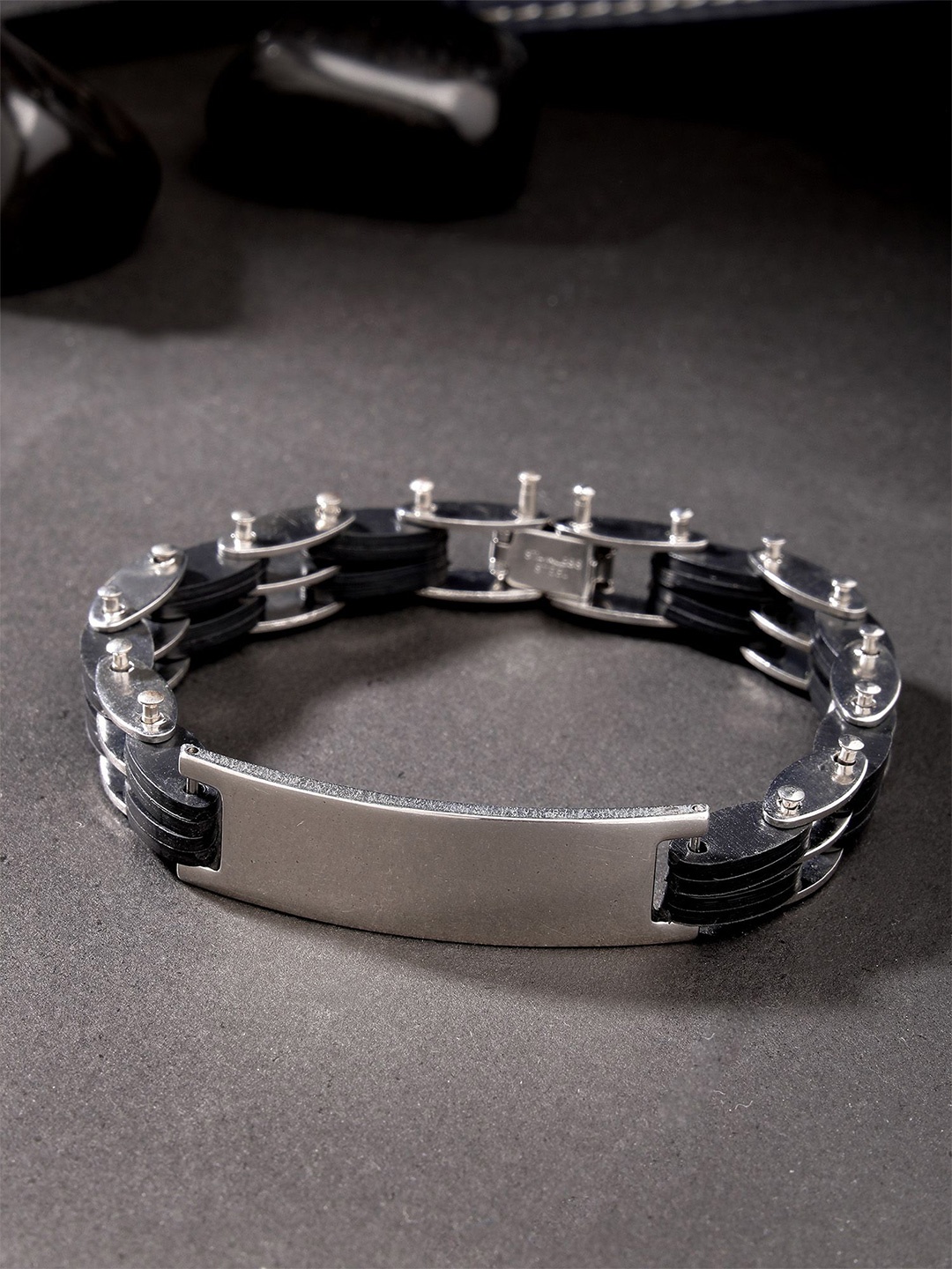 

Bohey by KARATCART Men Handcrafted Silver-Plated Link Bracelet