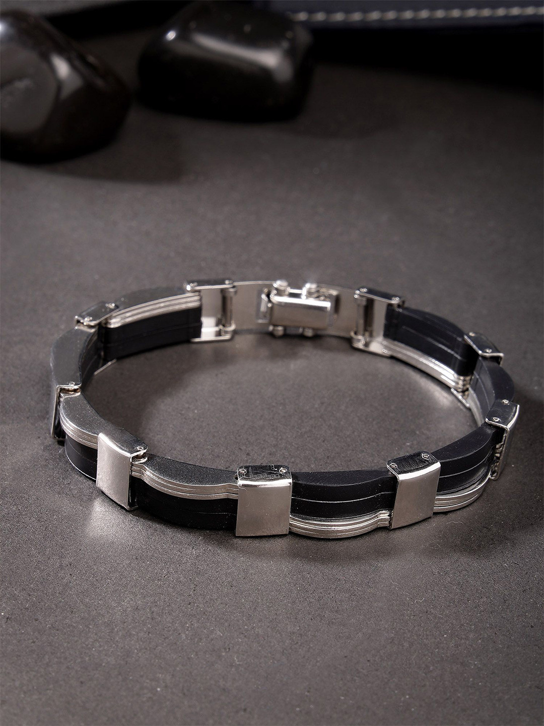 

Bohey by KARATCART Men Handcrafted Silver-Plated Link Bracelet